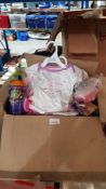 (R9B) Baby. Contents Of Box : Mixed Baby Items To Include Tommee Tippee Tip It Up Bottle. Carepac S