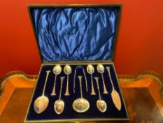 Tea set, ten pieces of silver spoons