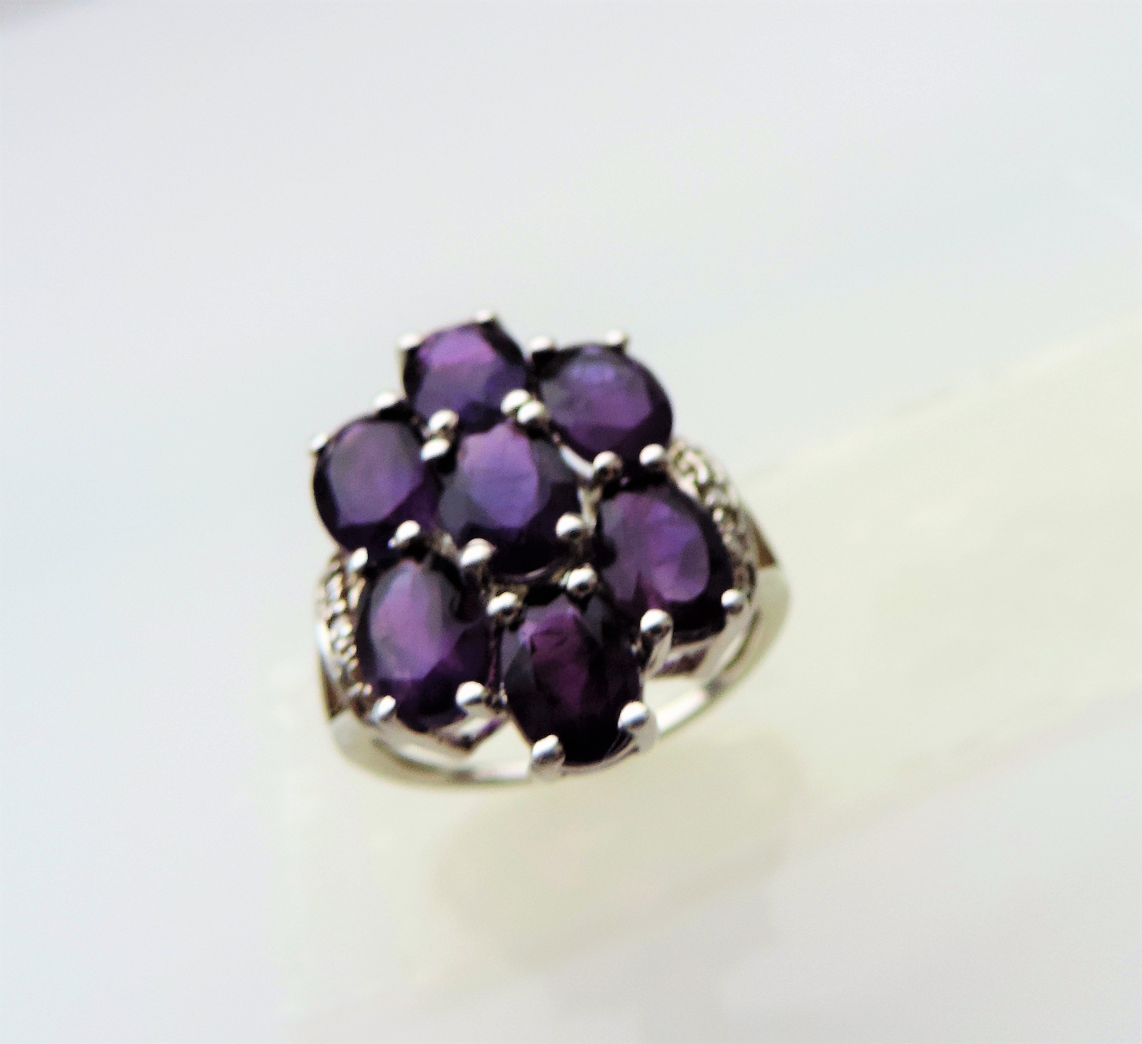 3.15 carat Amethyst Cluster Ring - Image 3 of 5
