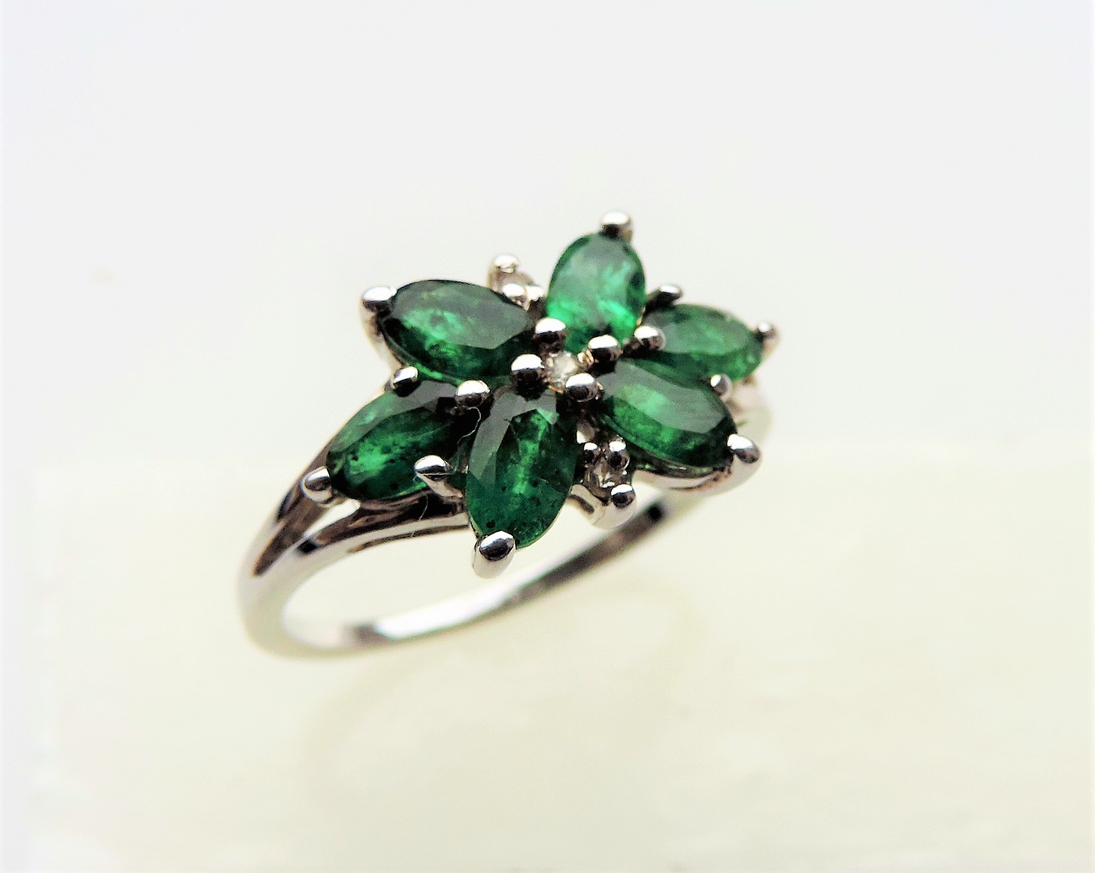 Sterling Silver Green Gemstone Ring - Image 4 of 5