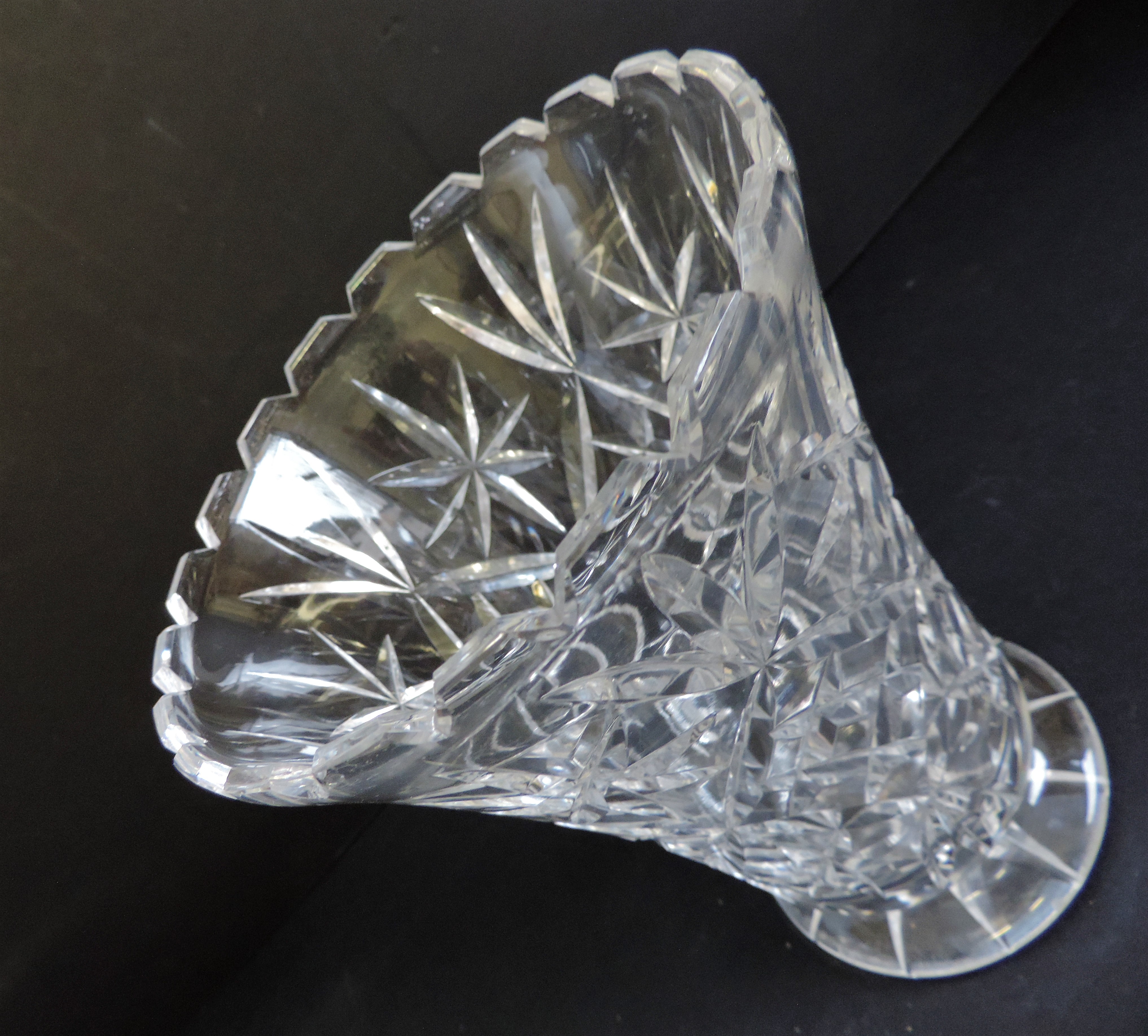 Antique Crystal Vase 18cm Tall - Image 3 of 4