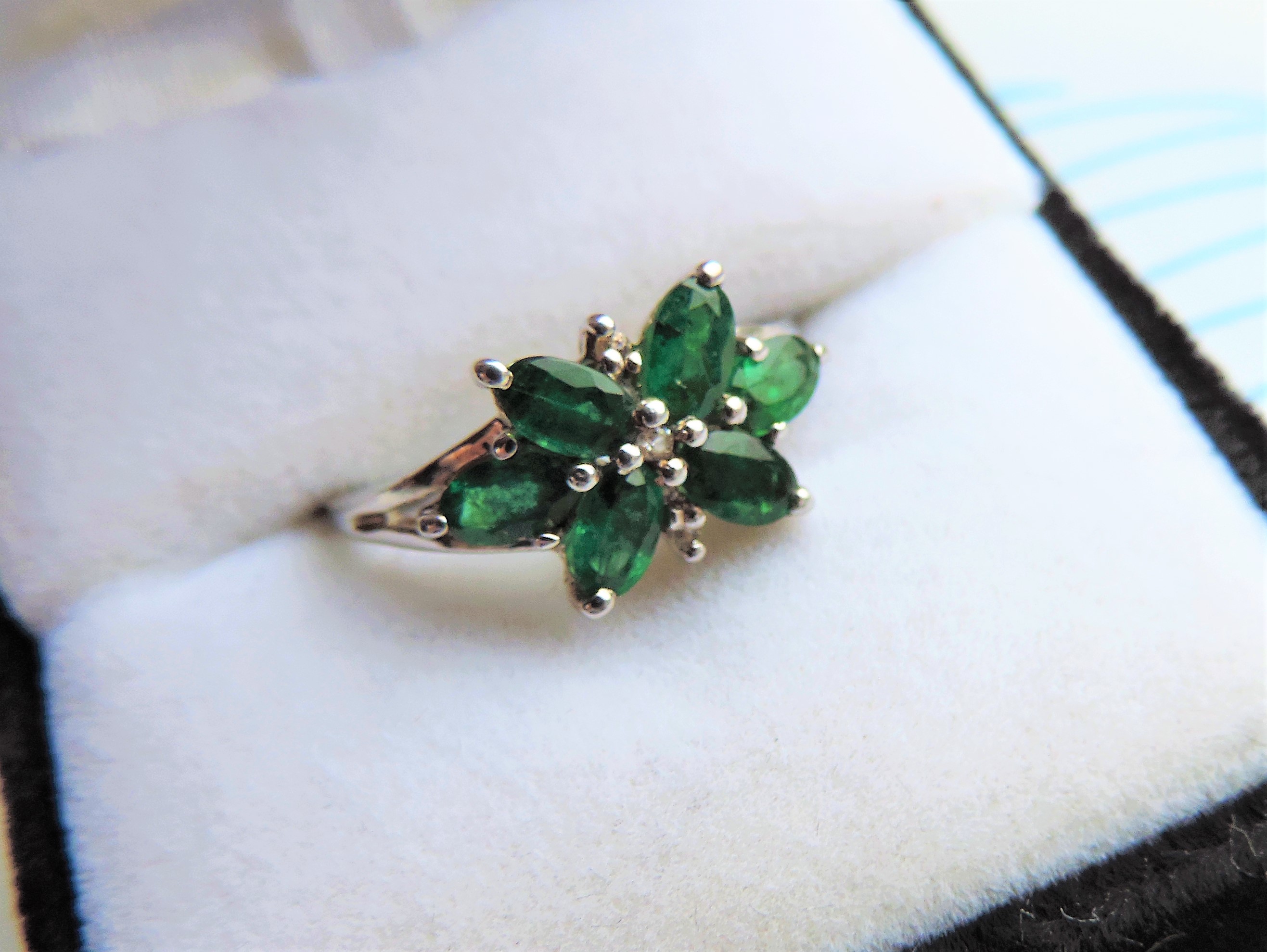 Sterling Silver Green Gemstone Ring - Image 5 of 5