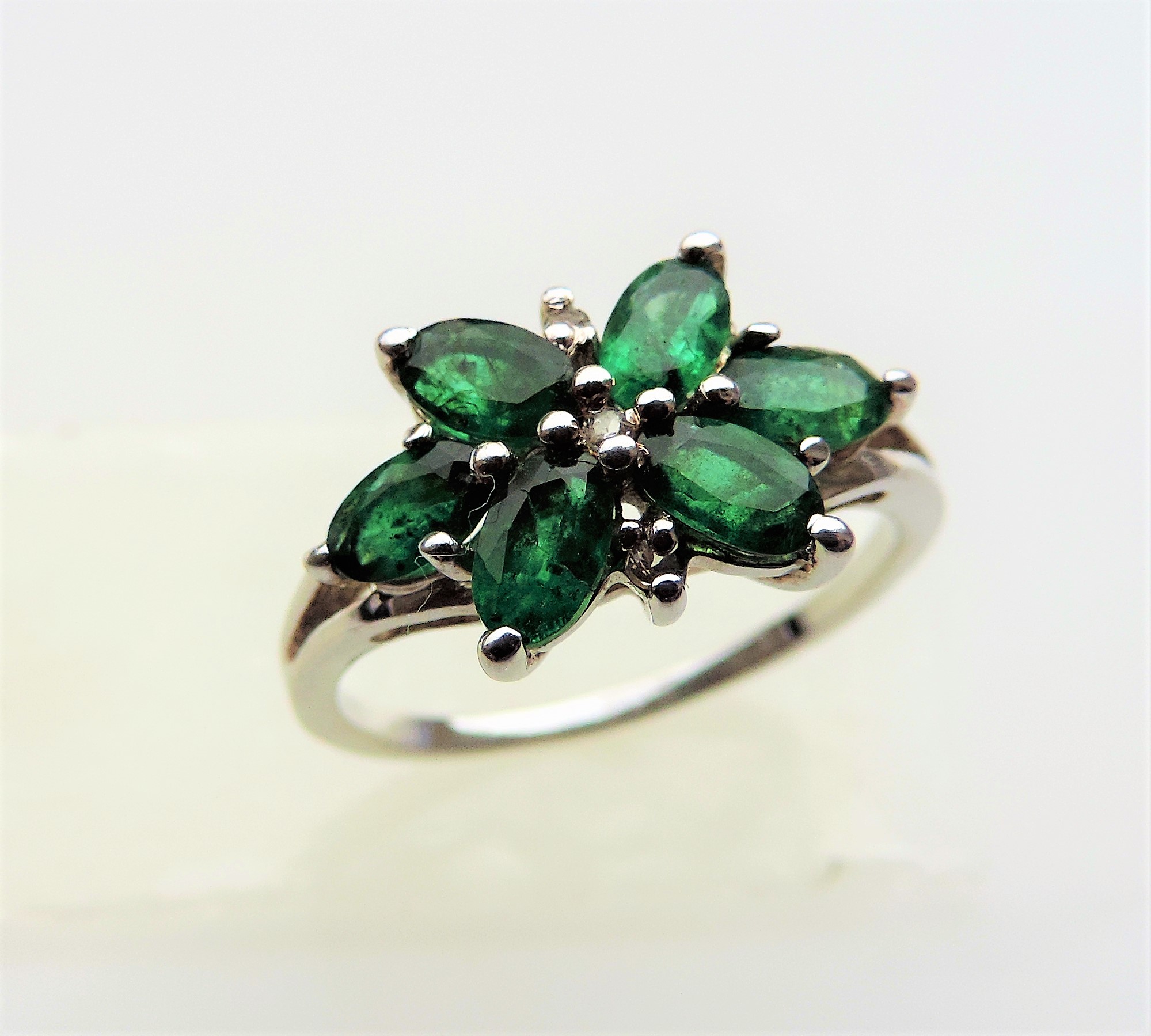 Sterling Silver Green Gemstone Ring - Image 3 of 5