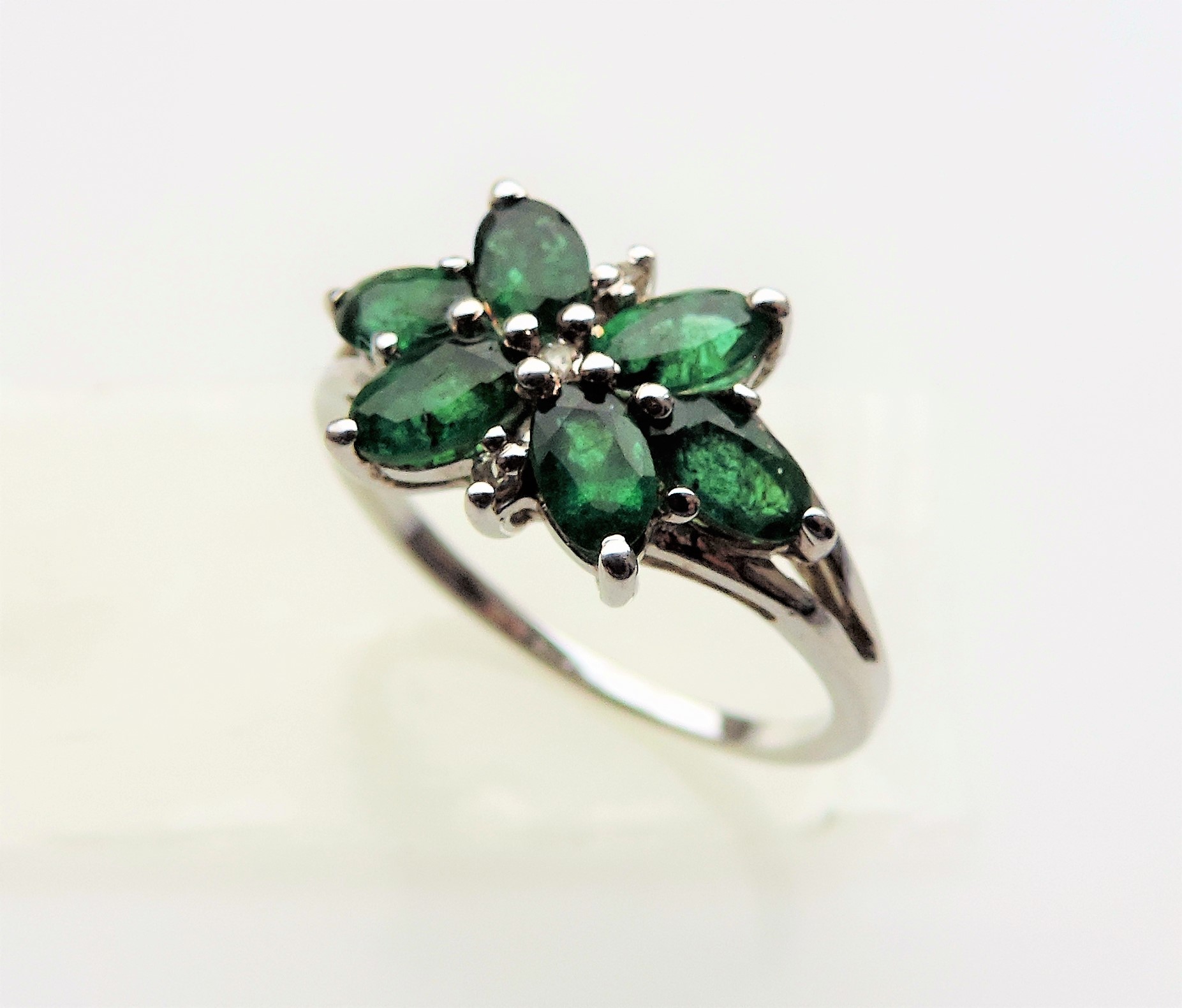 Sterling Silver Green Gemstone Ring - Image 2 of 5