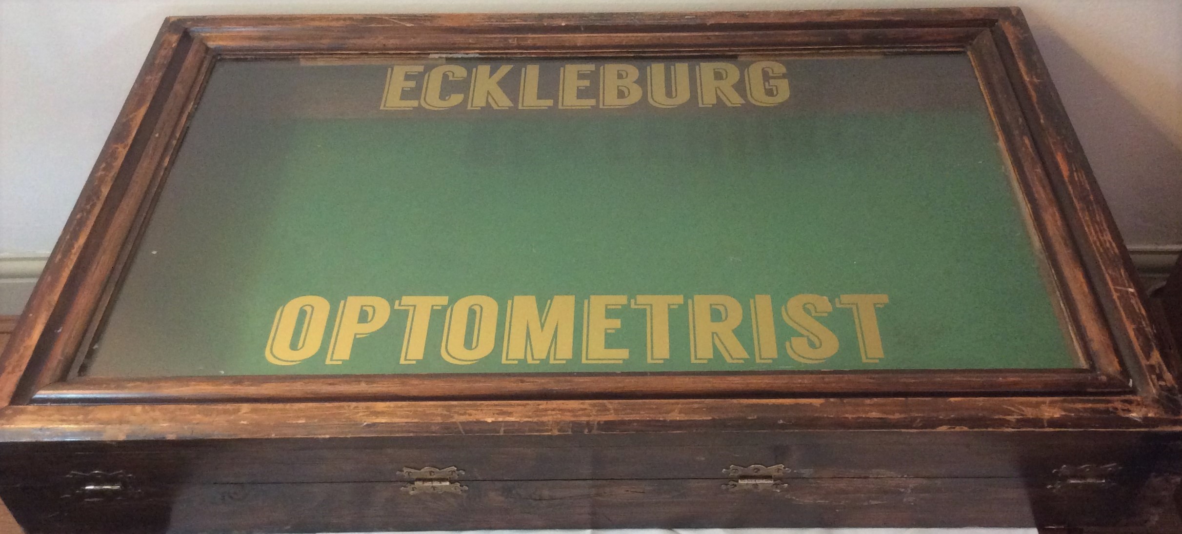 Eckleberg Optometrists Mahogany Display Cabinet Circa 1920 - Image 4 of 7