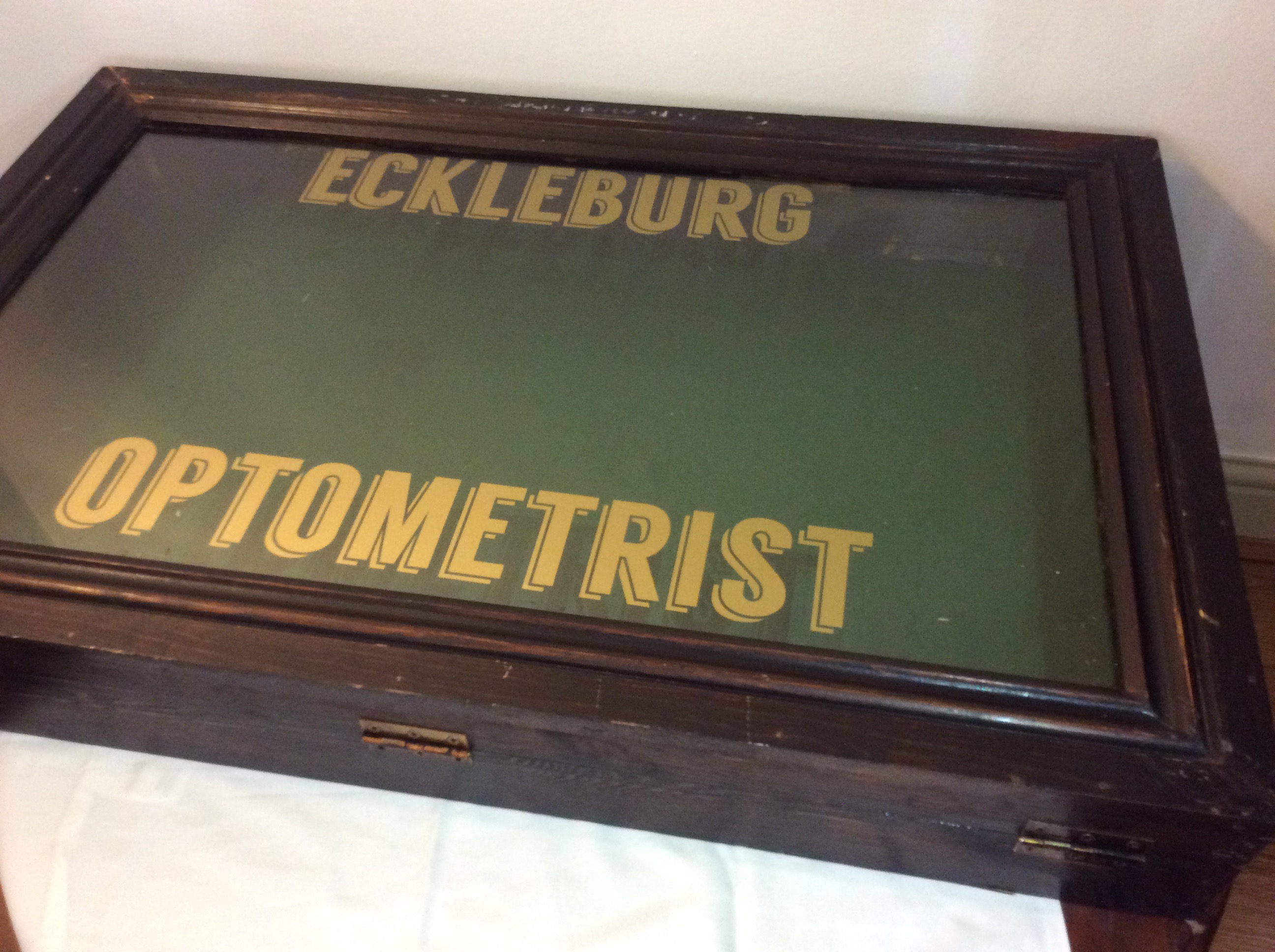 Eckleberg Optometrists Mahogany Display Cabinet Circa 1920 - Image 8 of 13