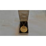 1977 GOLD PLATED ROYAL MINT CROWN PENDANT & NECKLACE