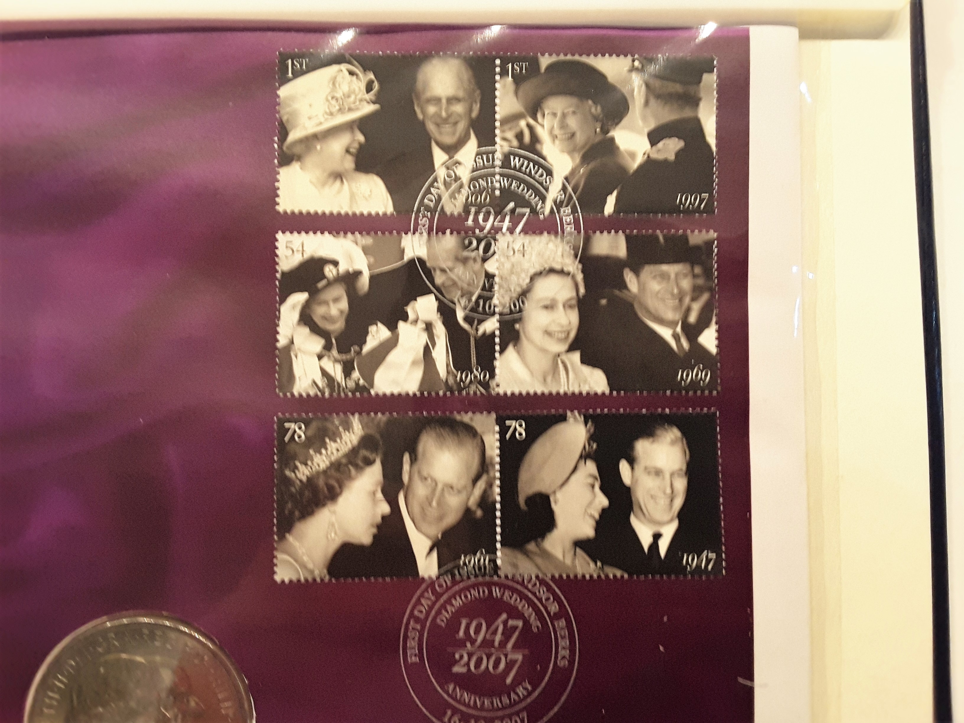 GB COIN FIRST DAY COVER - THE DIAMOND WEDDING ANNIVERSARY OF QUEEN ELIZABETH - Image 3 of 4