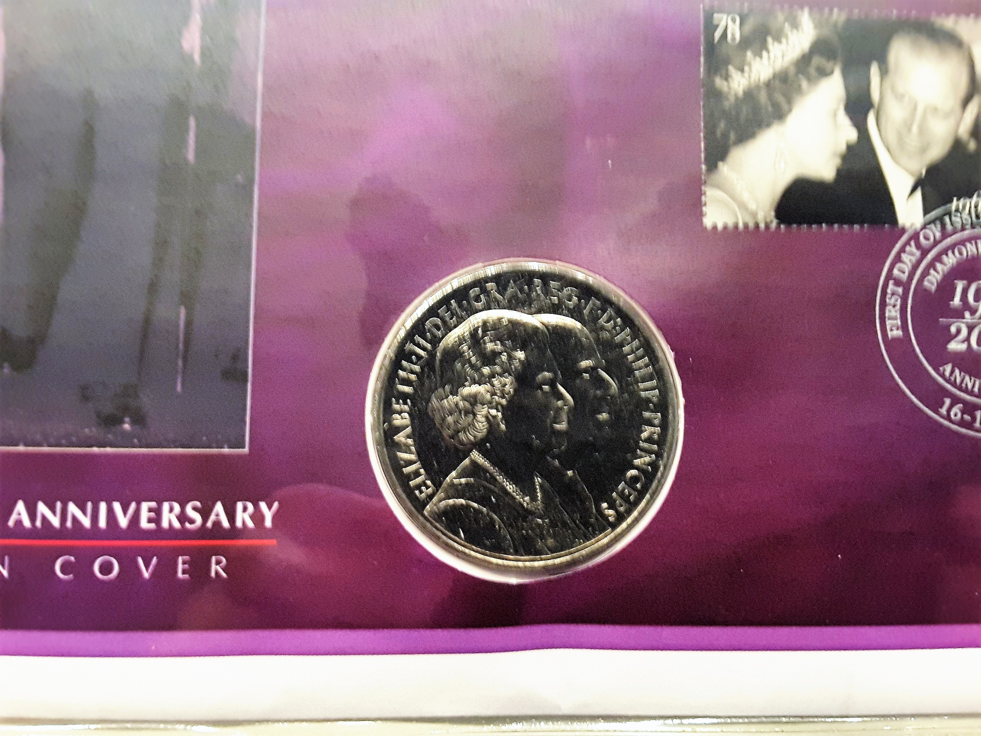 GB COIN FIRST DAY COVER - THE DIAMOND WEDDING ANNIVERSARY OF QUEEN ELIZABETH - Image 4 of 4