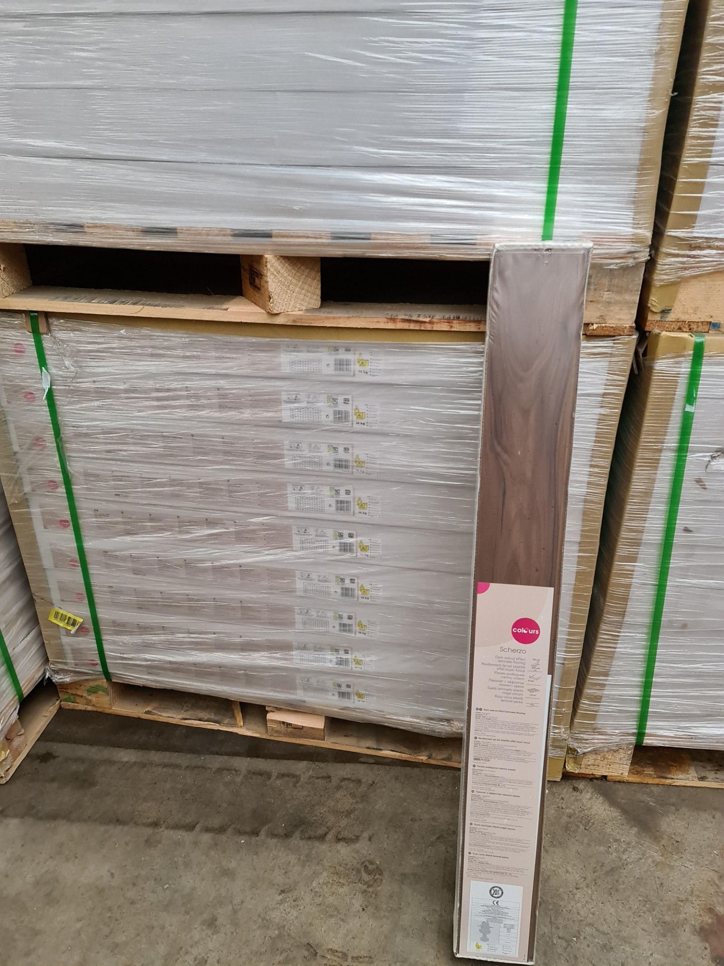 Pallet To Contain 30 x New Packs Of Colours Scherzo Dark Walnut Effect Laminate Flooring. 12mm ... - Image 5 of 5