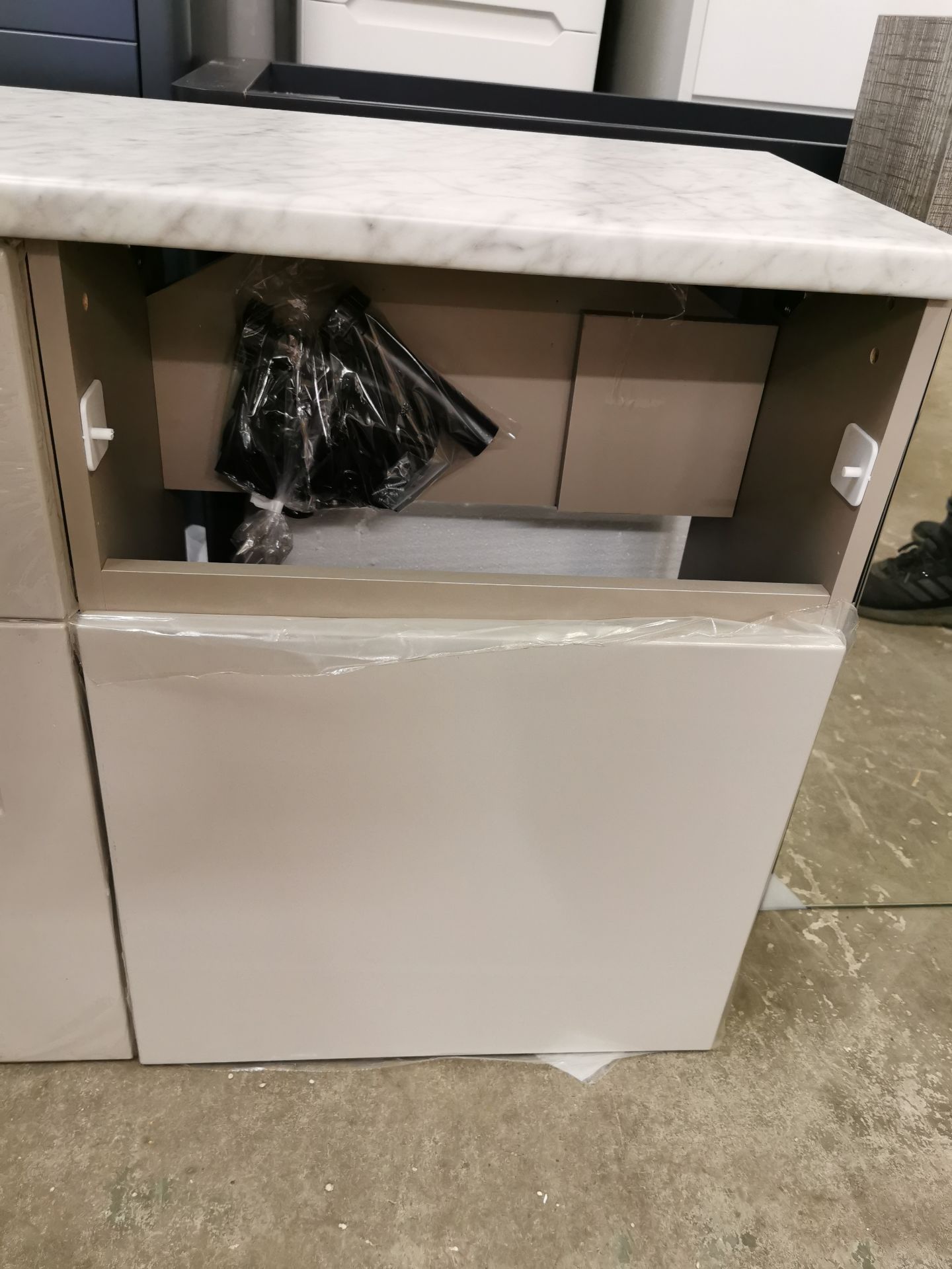 1600 x 340mm Marble Effect Worktop above Three Vanity Units RRP £330 - Image 4 of 4