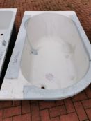 1550 x 900mm Quadrant Curved Bathtub RRP £399