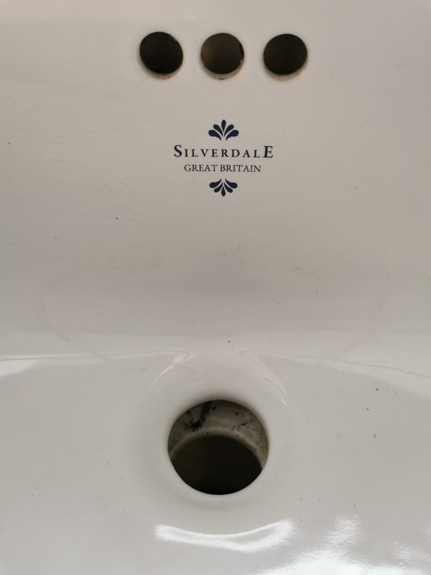 Ex-Display Silverdale 2pc Pedestal Sink & Stand Pair RRP £379 - Image 2 of 3