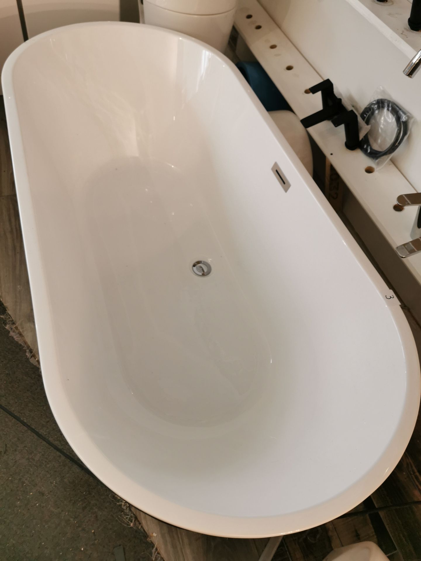 Modern Double Acrylic Freestanding Bath RRP £1089 BNIB - Image 2 of 4