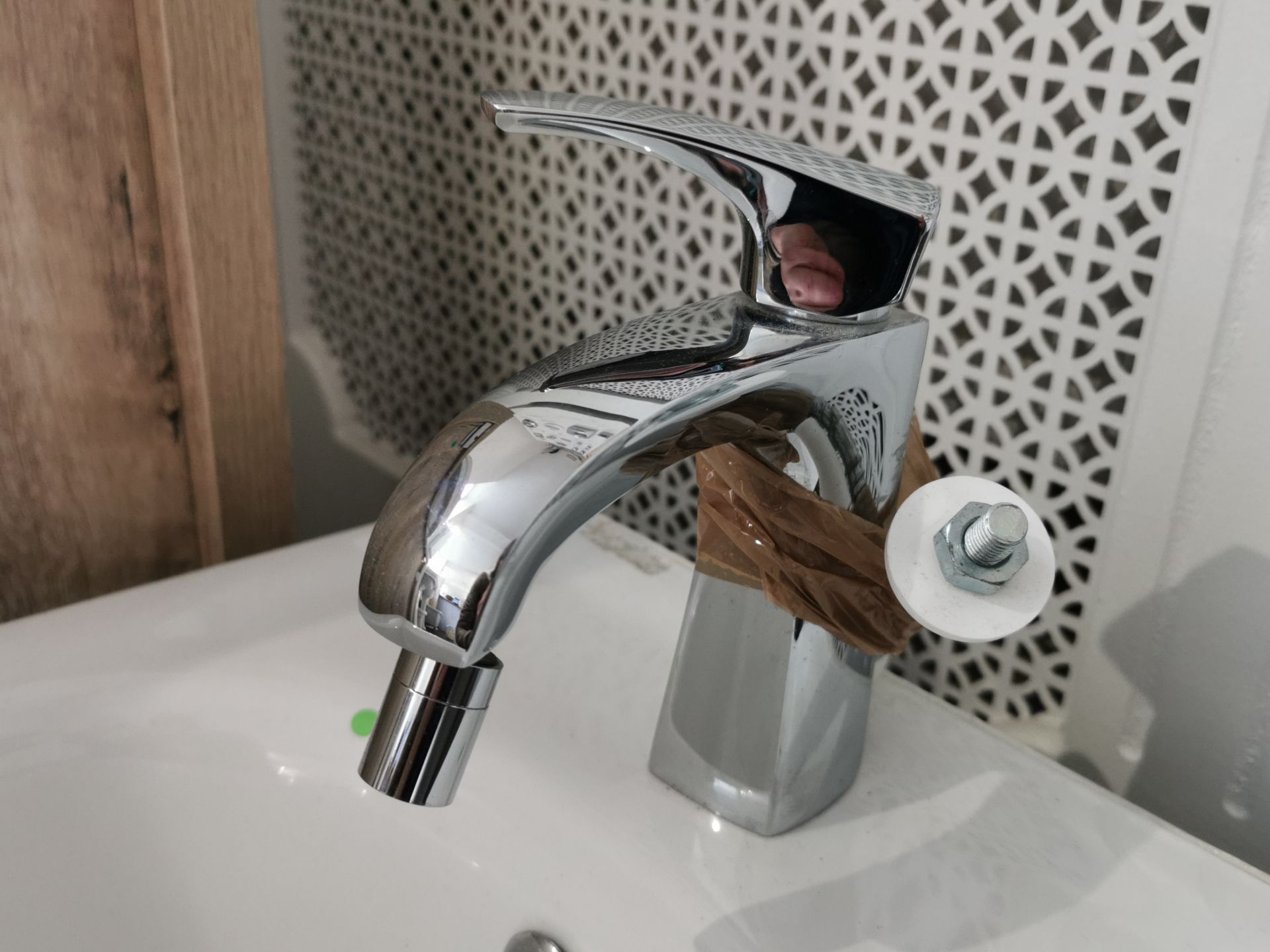 Ceramic Bidet Unit including tap RRP £229 - Image 2 of 3