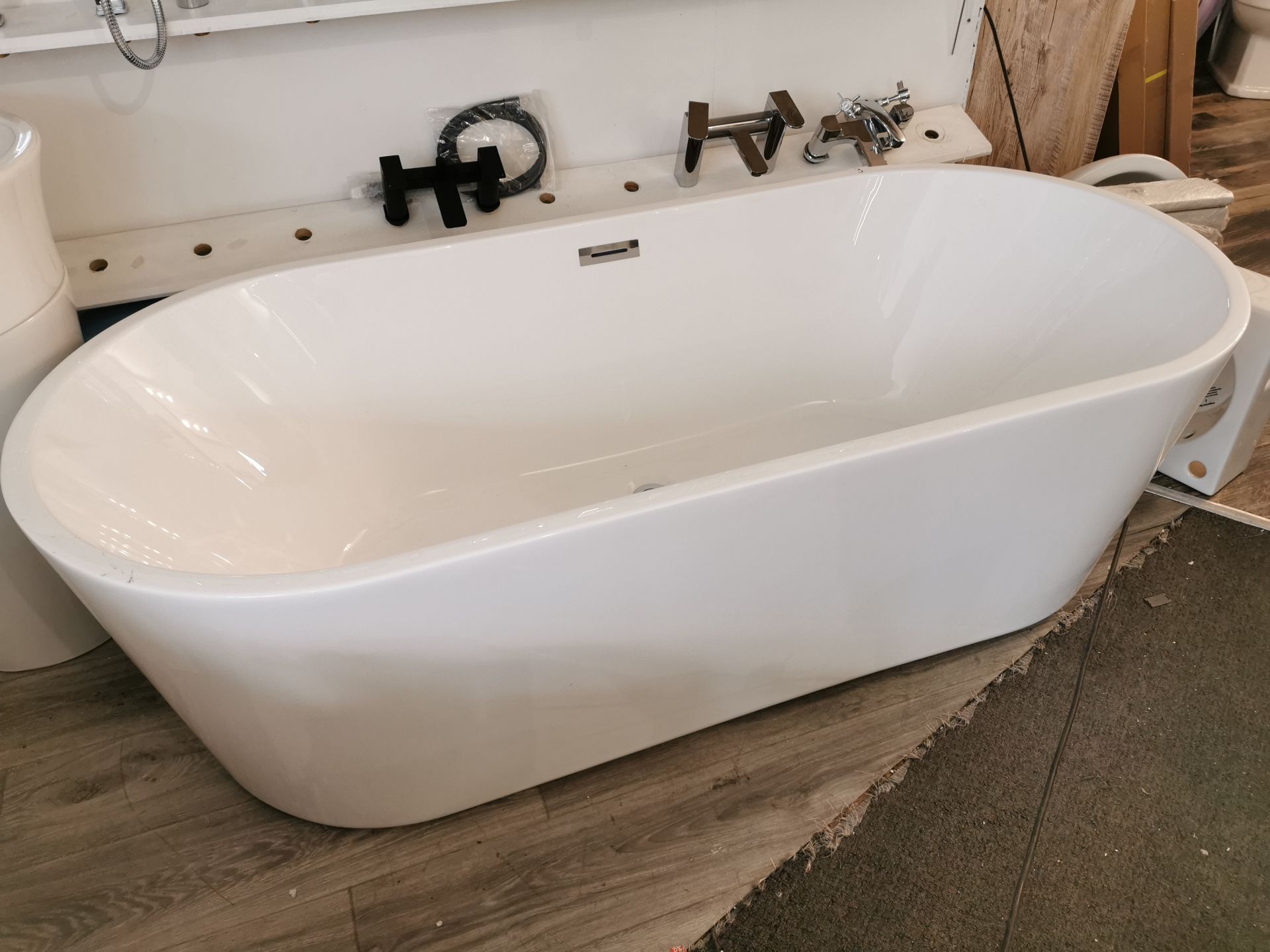 Modern Double Acrylic Freestanding Bath RRP £1089 BNIB