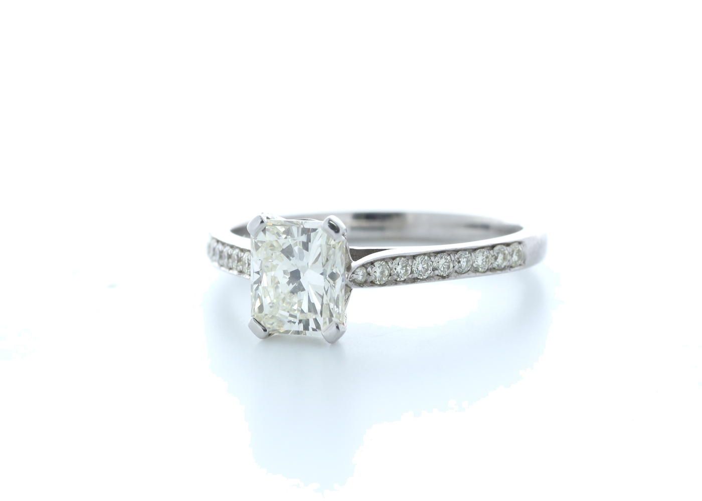 18ct White Gold Radiant Cut Diamond Ring 1.36 (1.19) Carats - Image 2 of 5