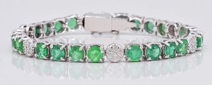 Bracelet - 11.69 Ct. Emerald - 0.80 CT Diamonds