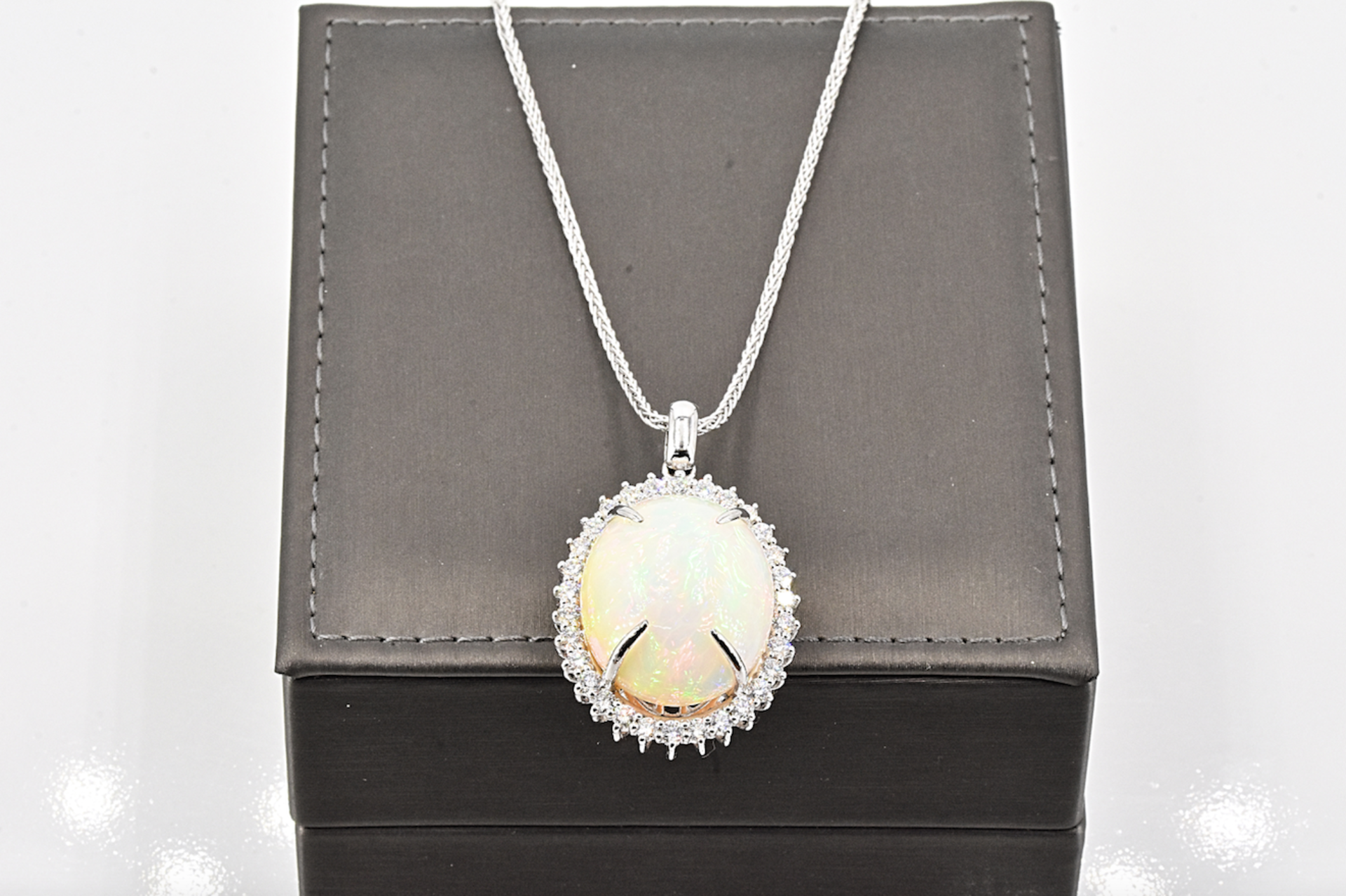 Necklace - 31.10 Ct. Opal - 1.88 Ct Diamonds - Image 7 of 7