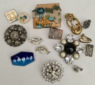 Costume Jewellery Vintage Parcel of Brooches Ear rings etc