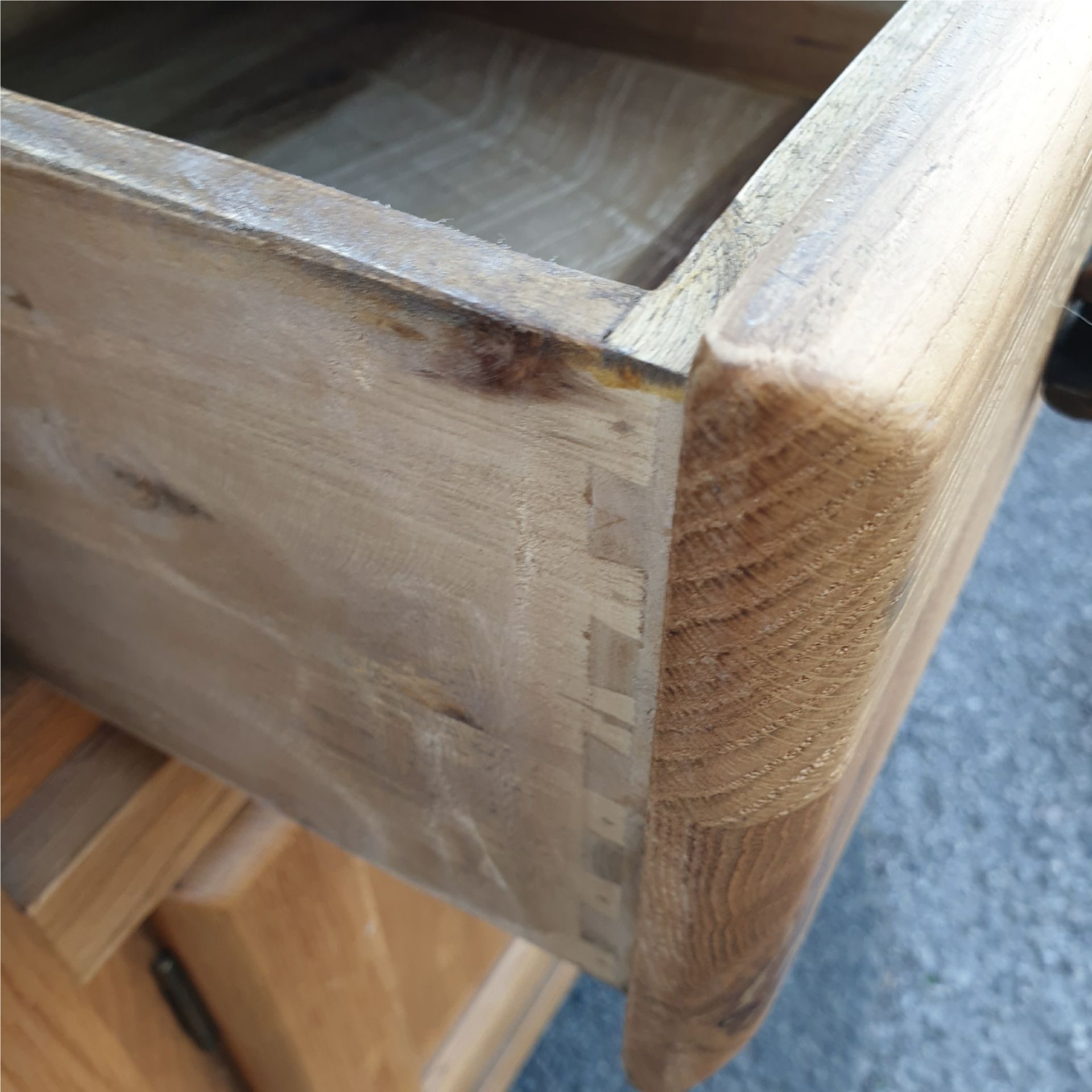 Large Rustic Oak Sideboard With Plenty Of Storage - Image 2 of 3