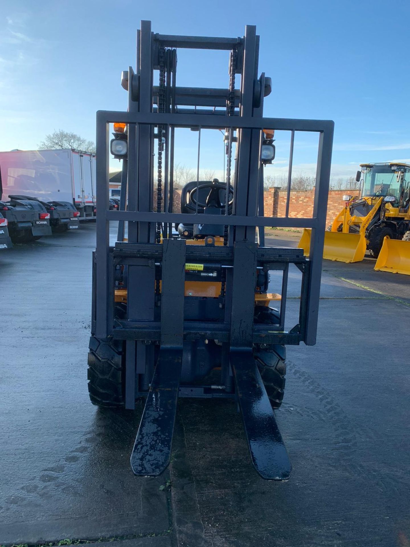 Apache 3 ton diesel forklift - Image 6 of 11