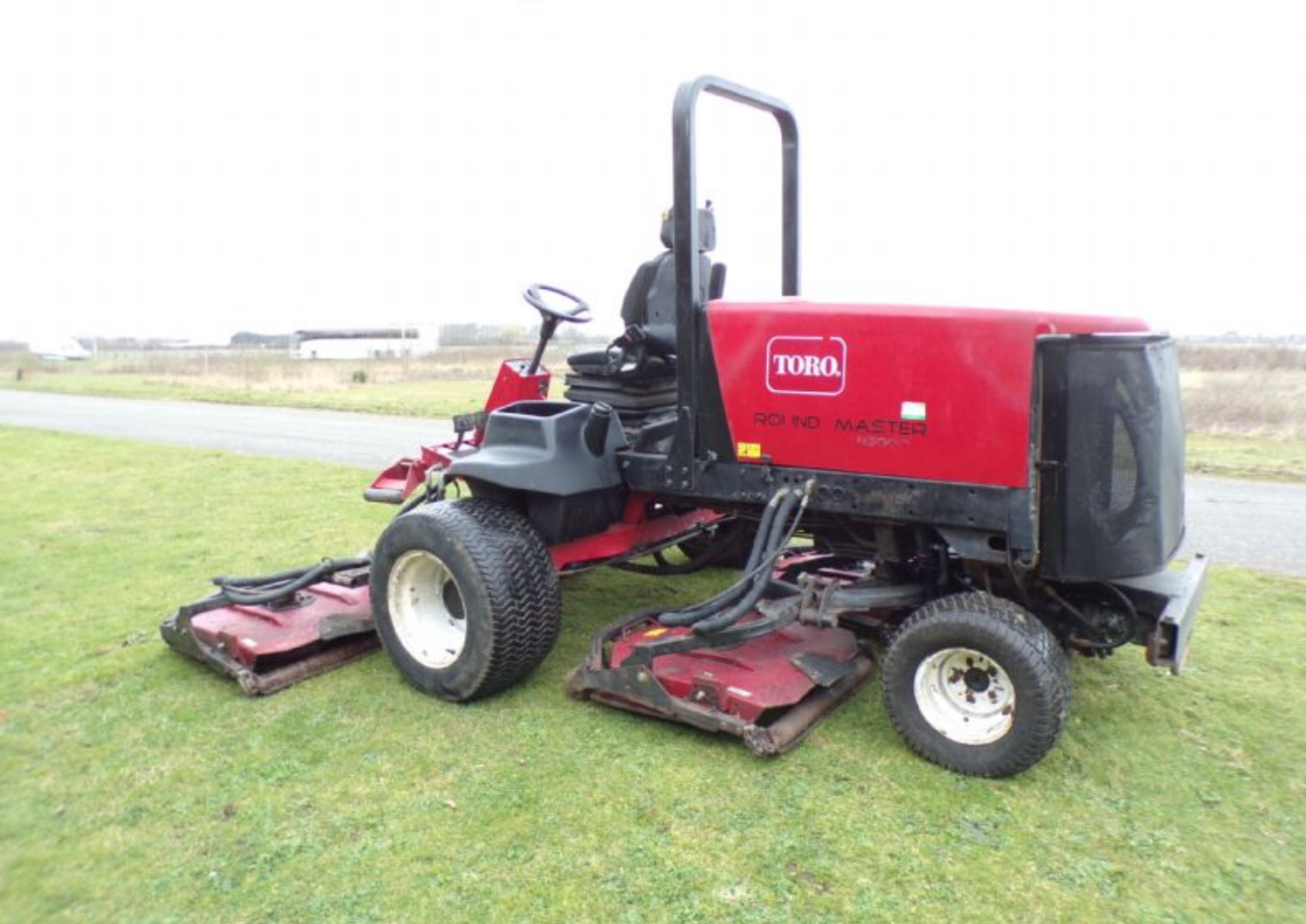 TORO 4500D GROUNDSMASTER ROTARY OUTFRONT MOWER - Image 3 of 6