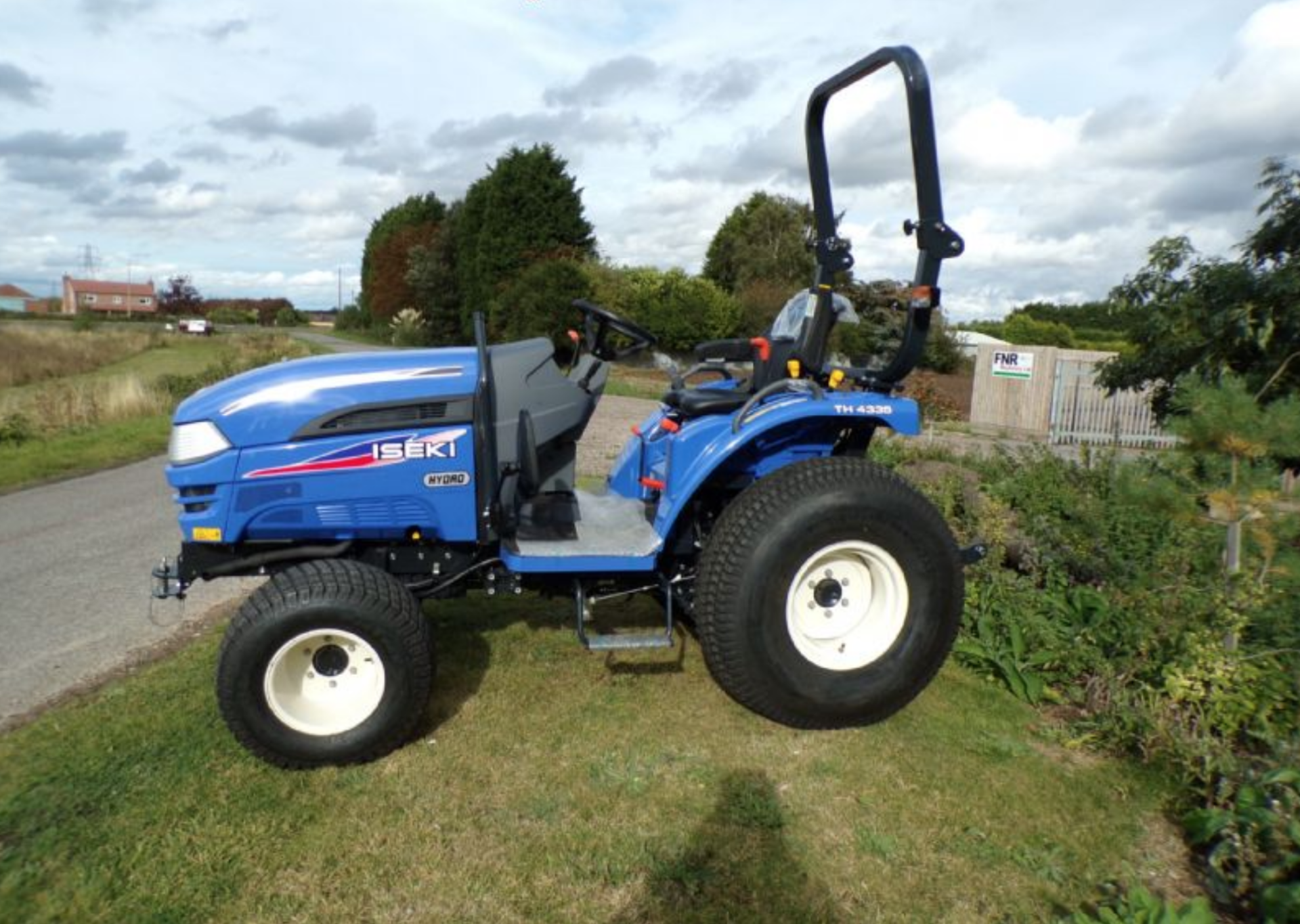 ISEKI TH4335 COMPACT TRACTOR 4x4 hst rops - Image 6 of 6