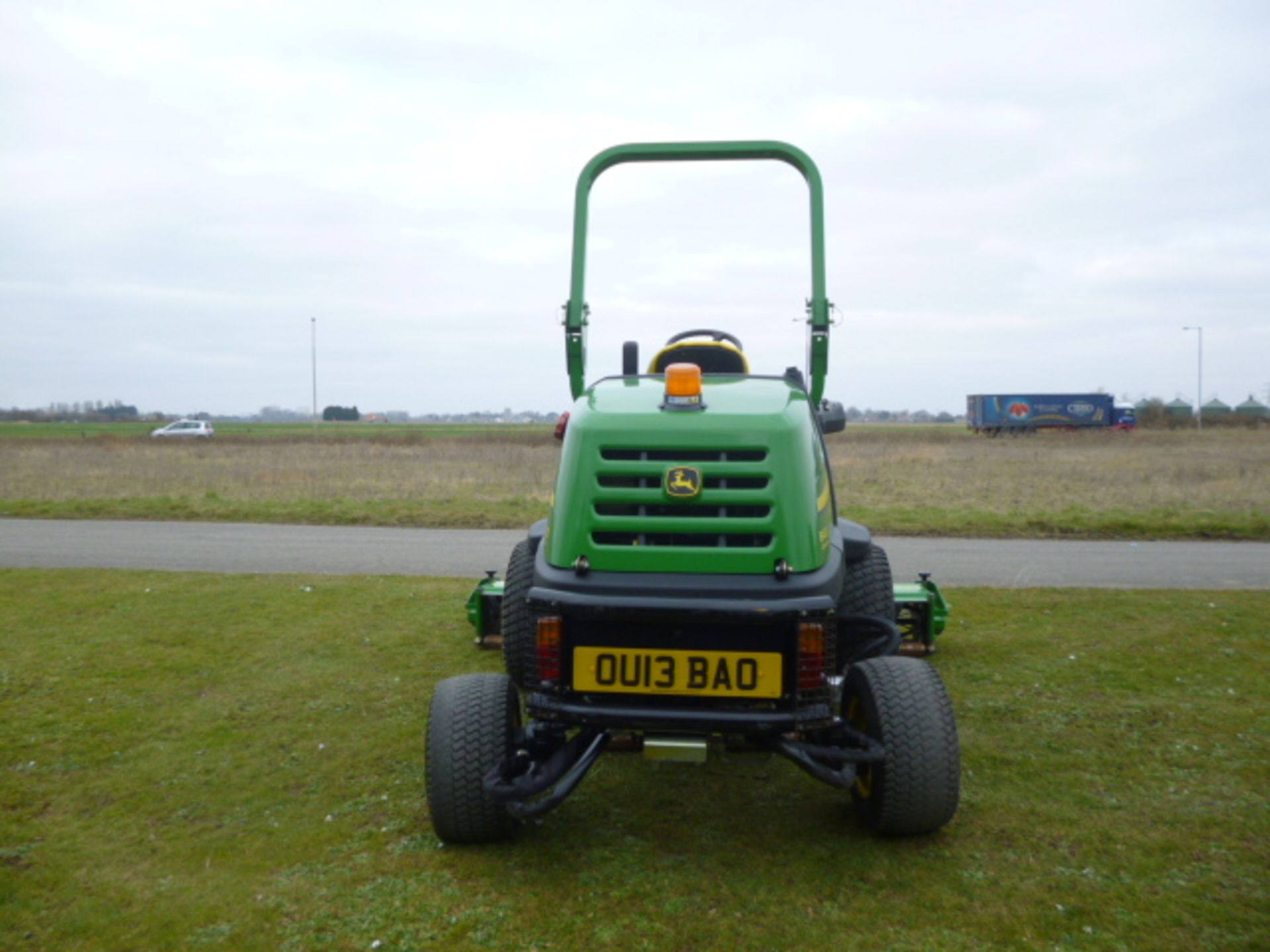 JOHN DEERE 8400 TRIPLE REEL MOWER DIESEL - Image 4 of 4