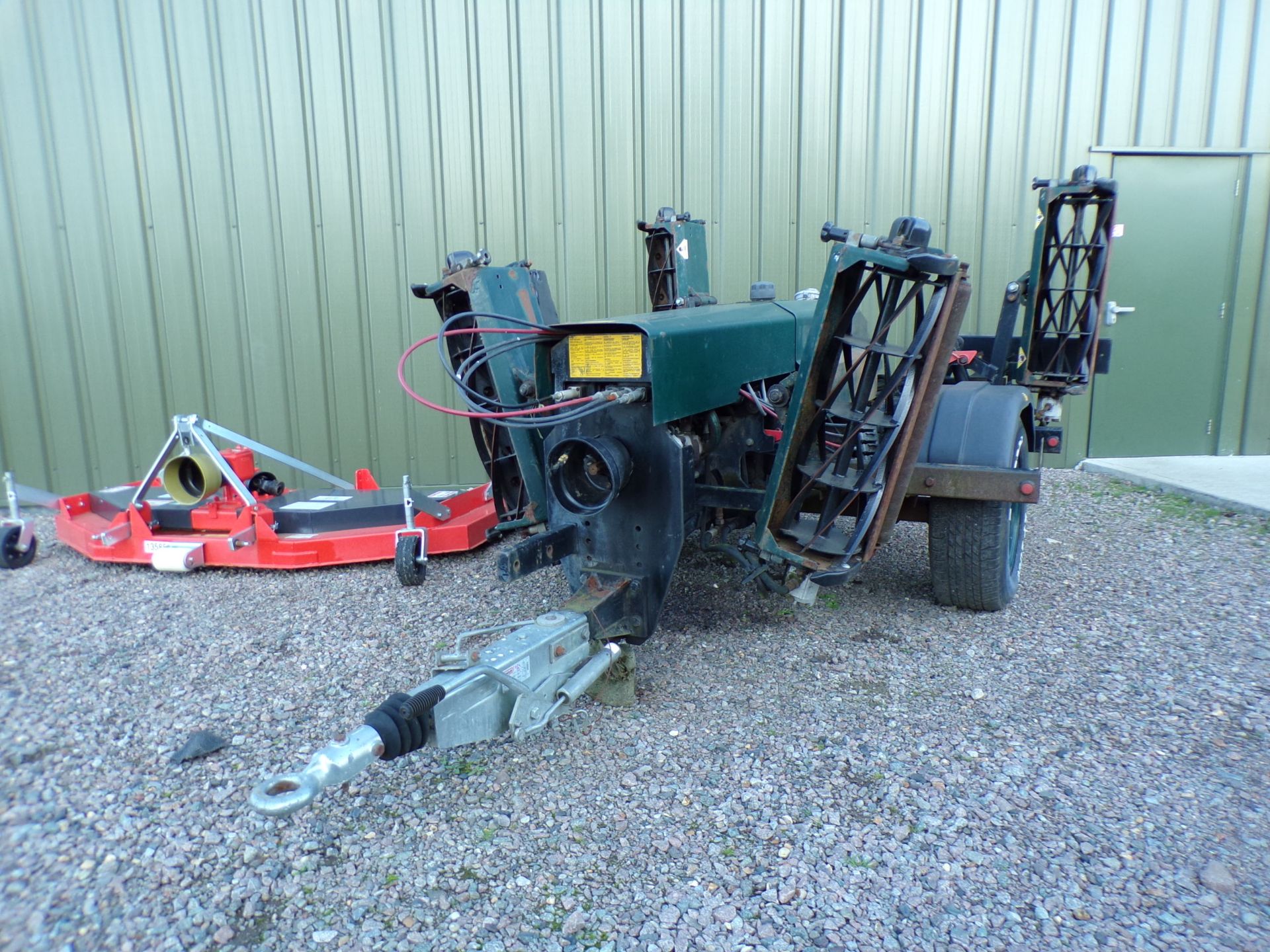 HAYTER 5 GANG TRAILED CYLINDER MOWER - Image 2 of 5
