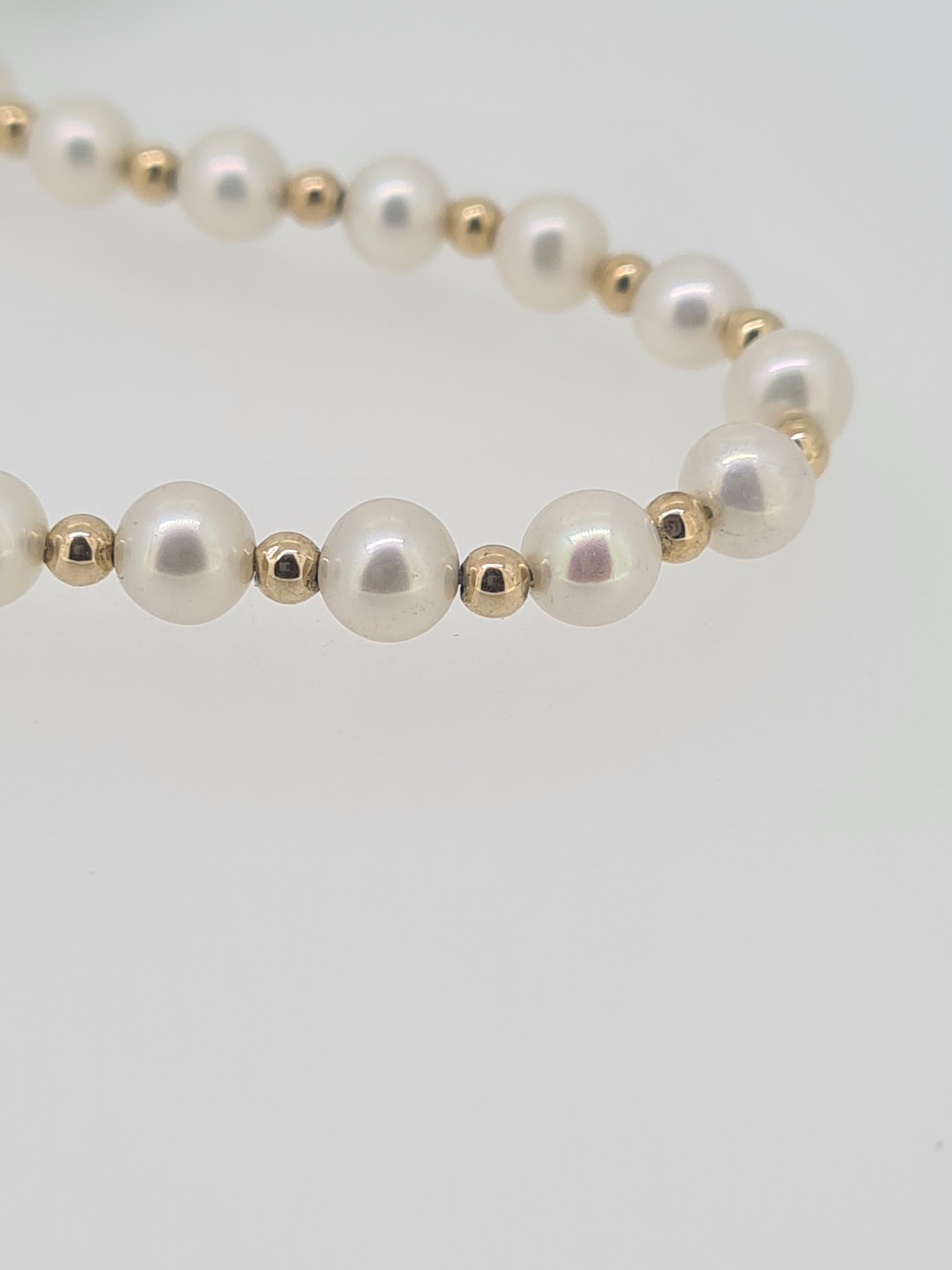 9ct yellow gold cultured pearl bracelet - Image 2 of 3