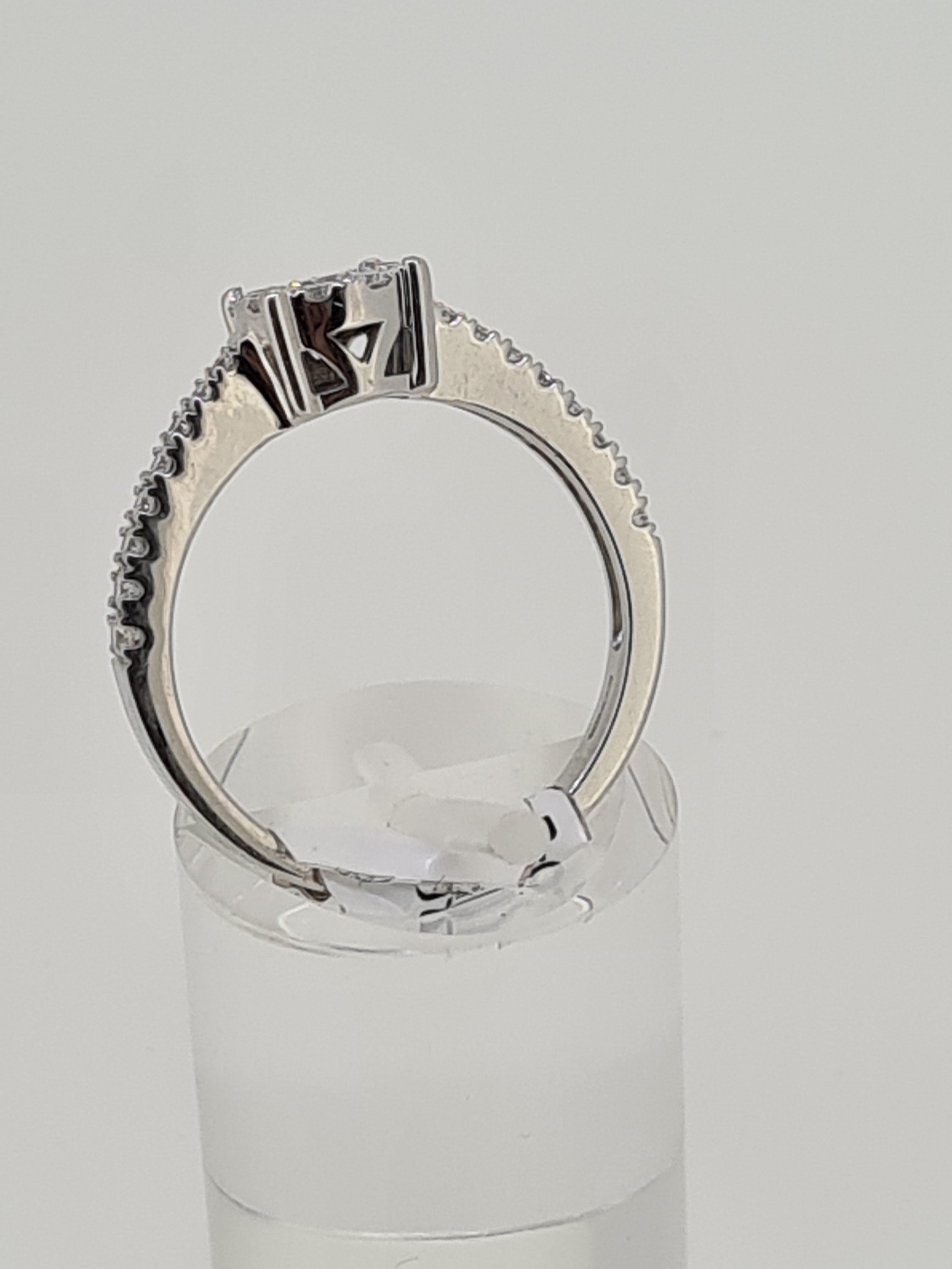 18ct white gold diamond ring - Image 4 of 5