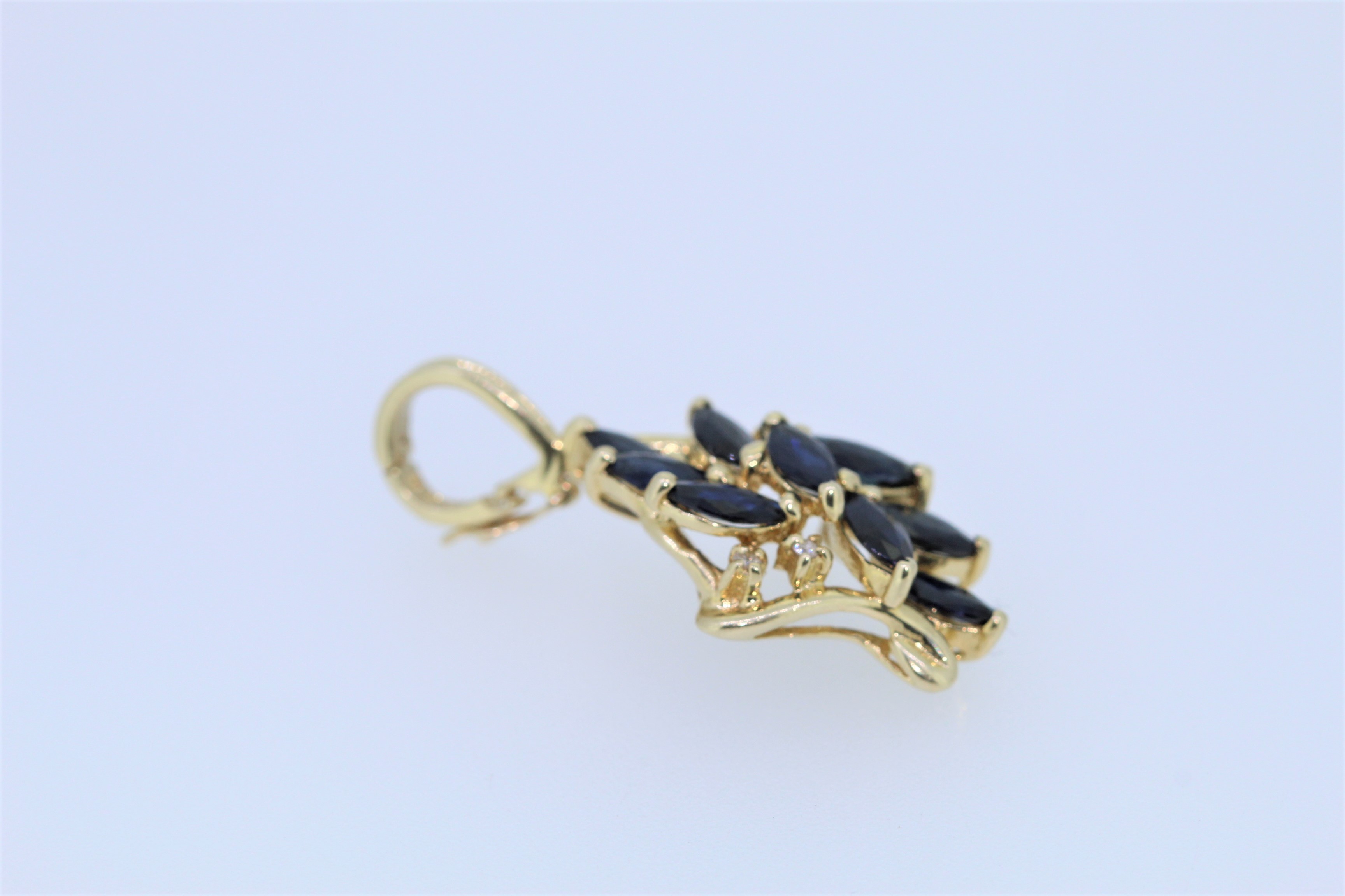 14k Yellow Gold Sapphire And Diamond Set Pendant - Image 2 of 4