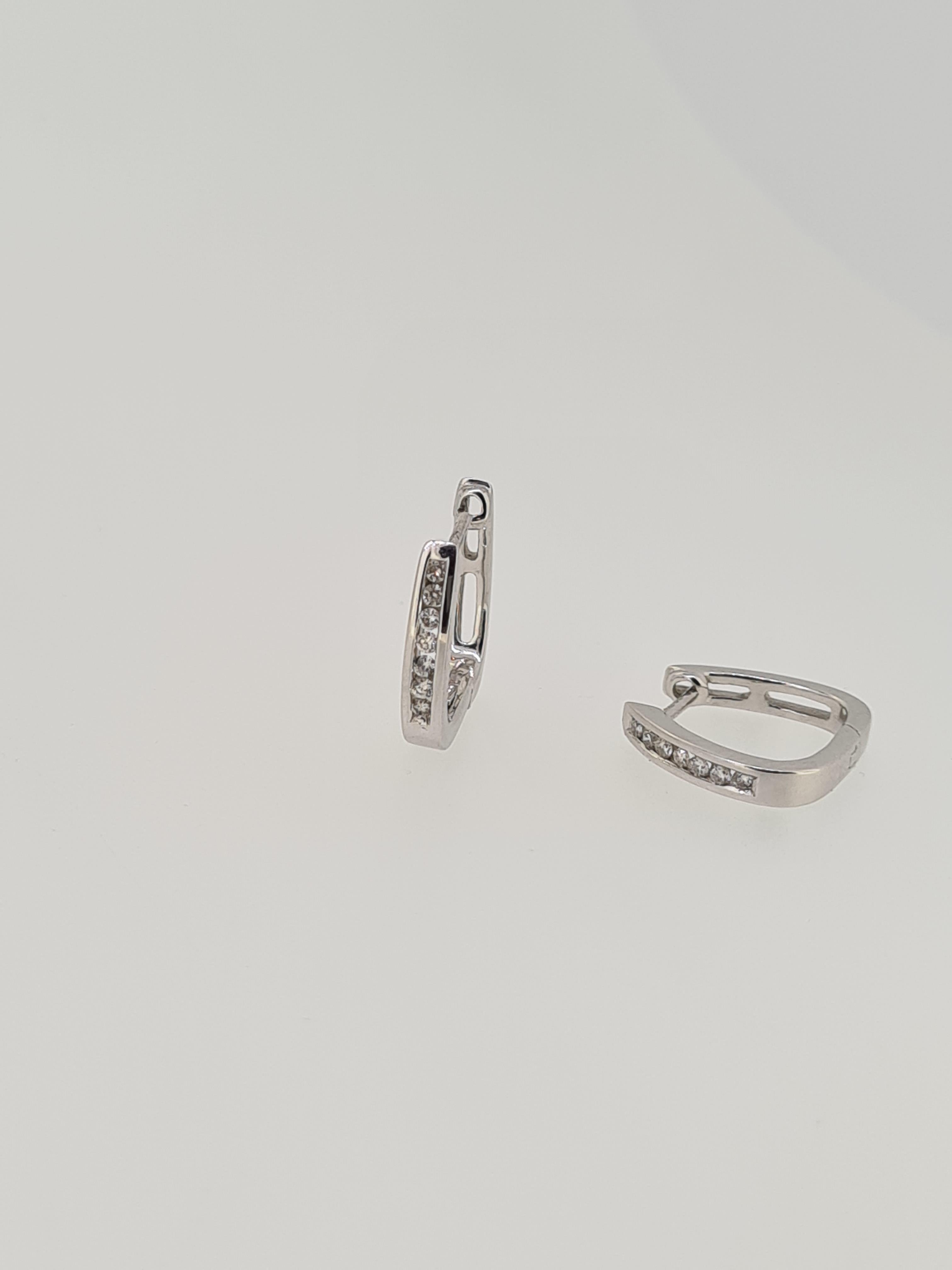 18ct white gold diamond set hinged earrings - Image 3 of 4