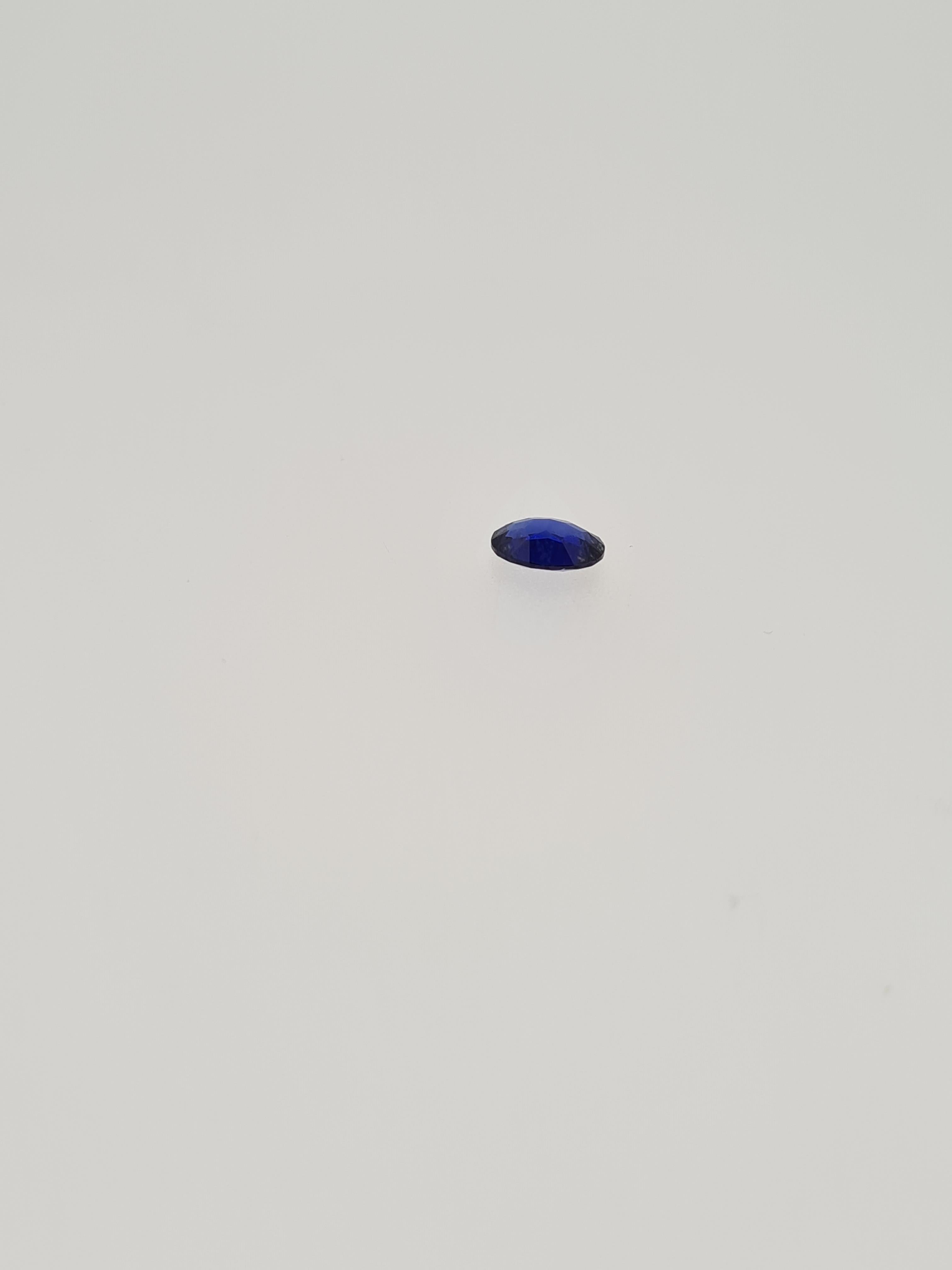 Sapphire oval cut gem stone - Image 2 of 5