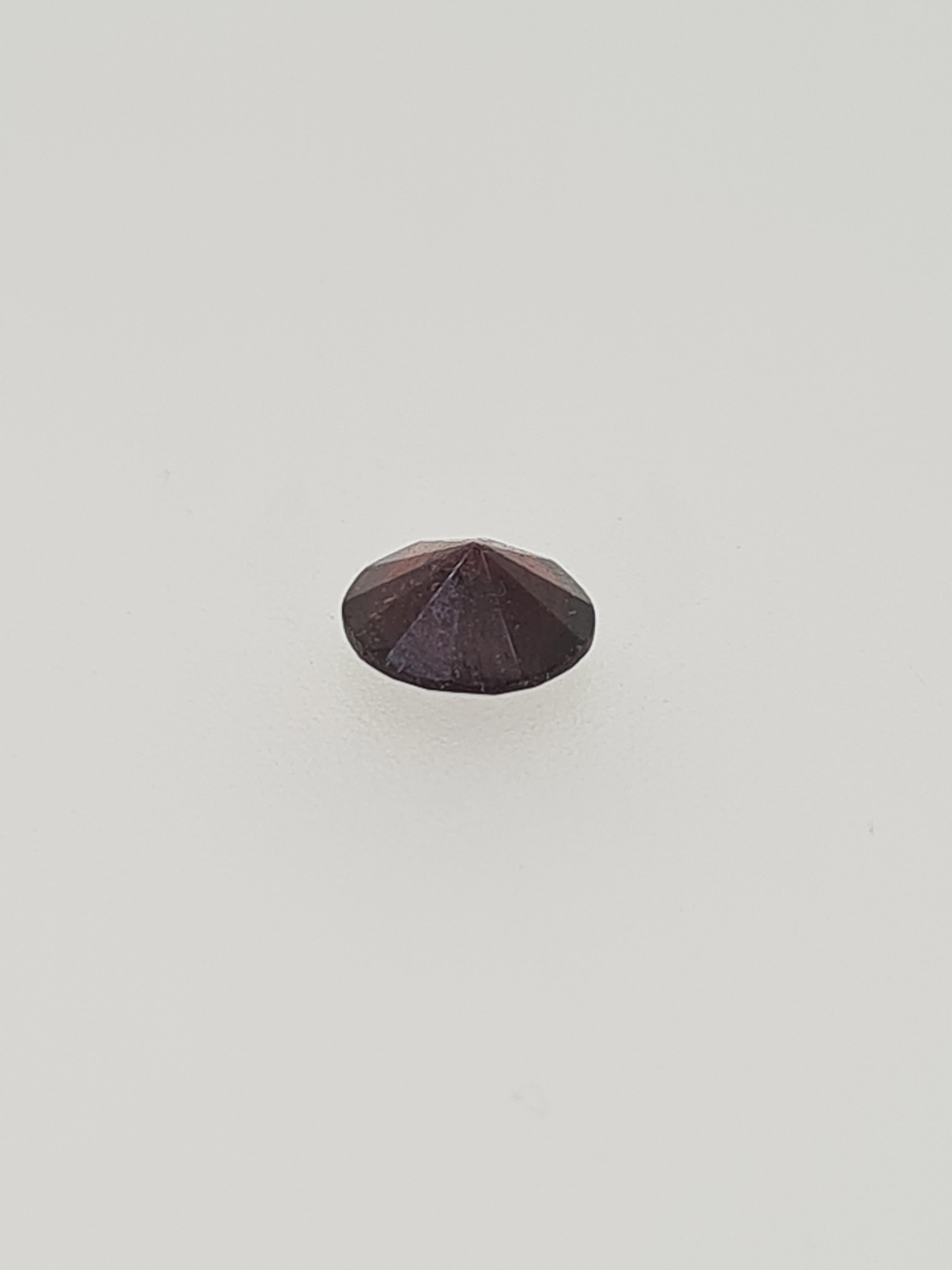 Garnet round cut gfem stone - Image 2 of 4