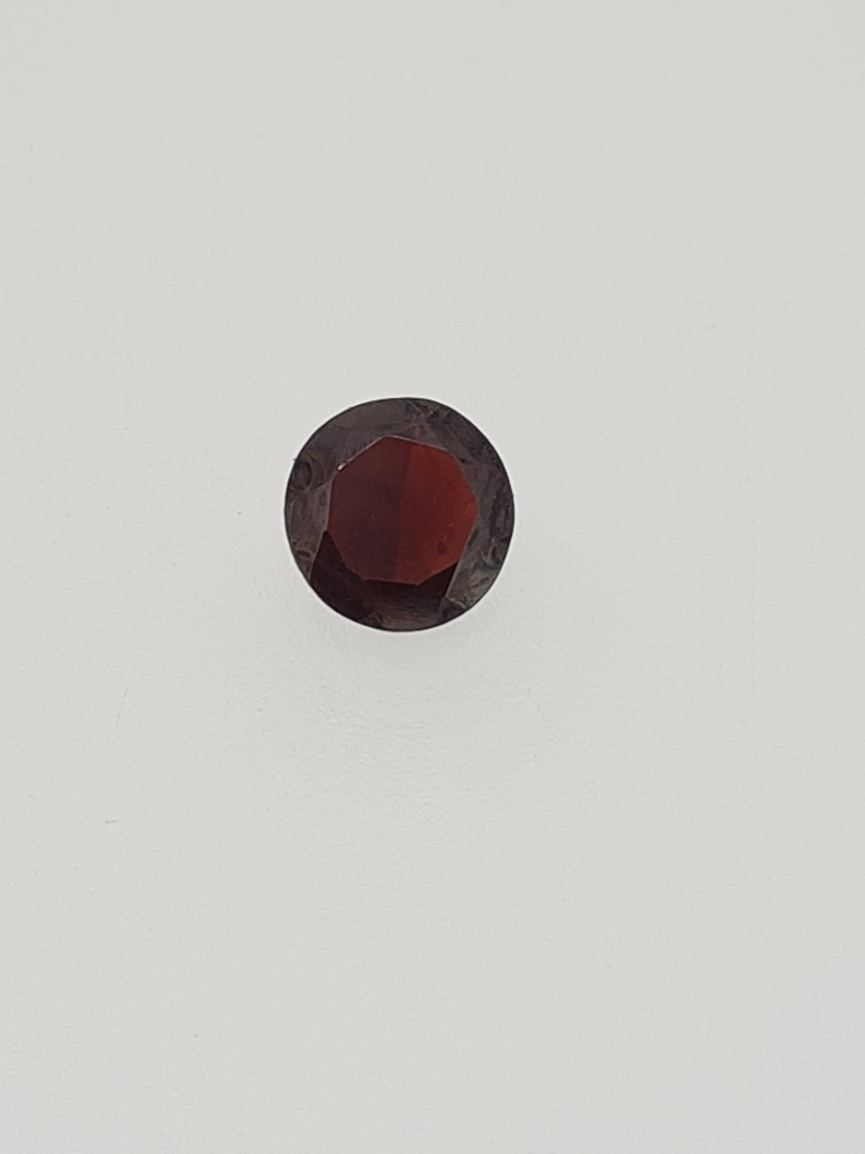 Garnet round cut gfem stone - Image 3 of 4