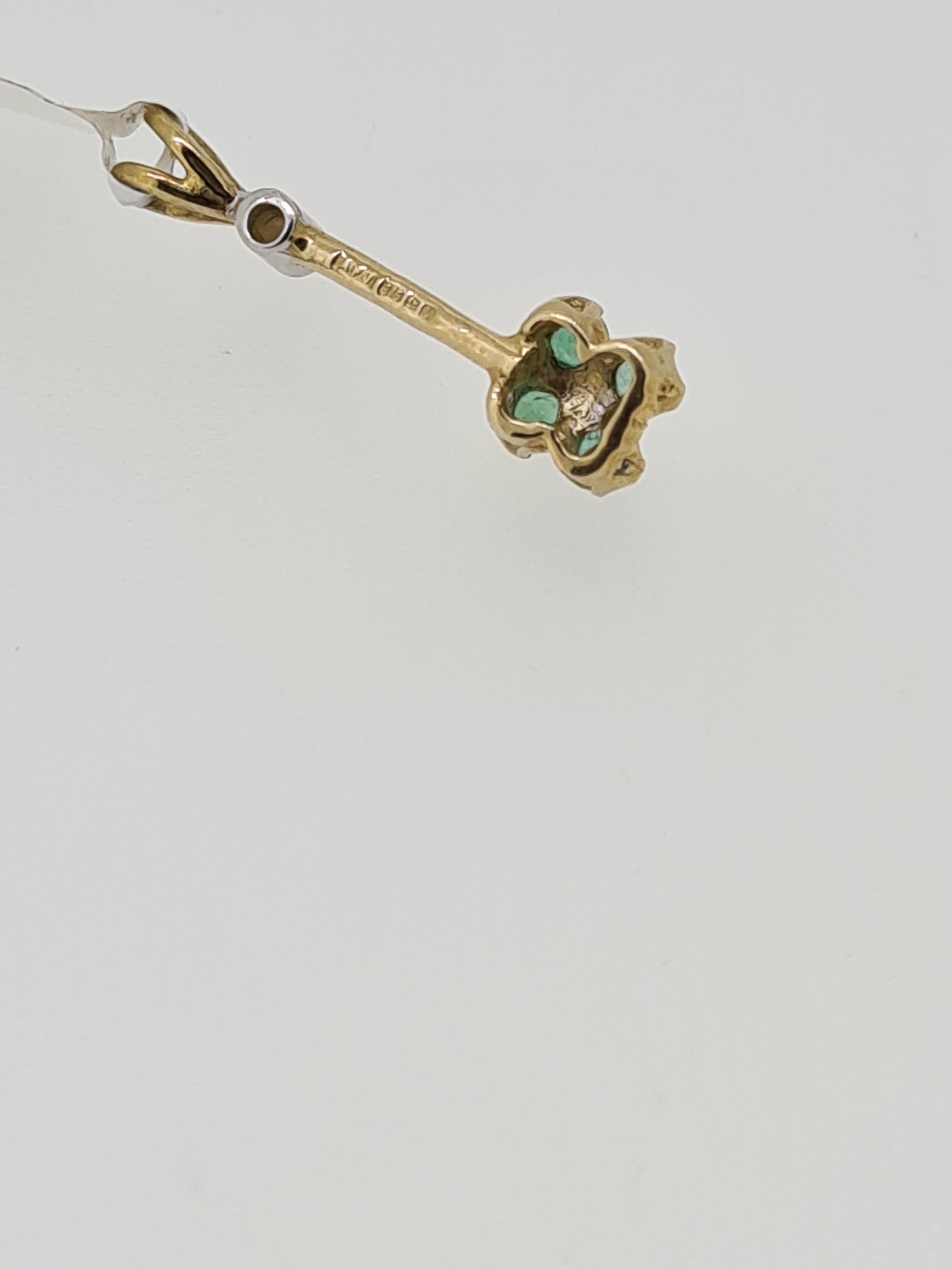 9ct hallmark yellow gold emerald and diamond pendant - Image 3 of 3