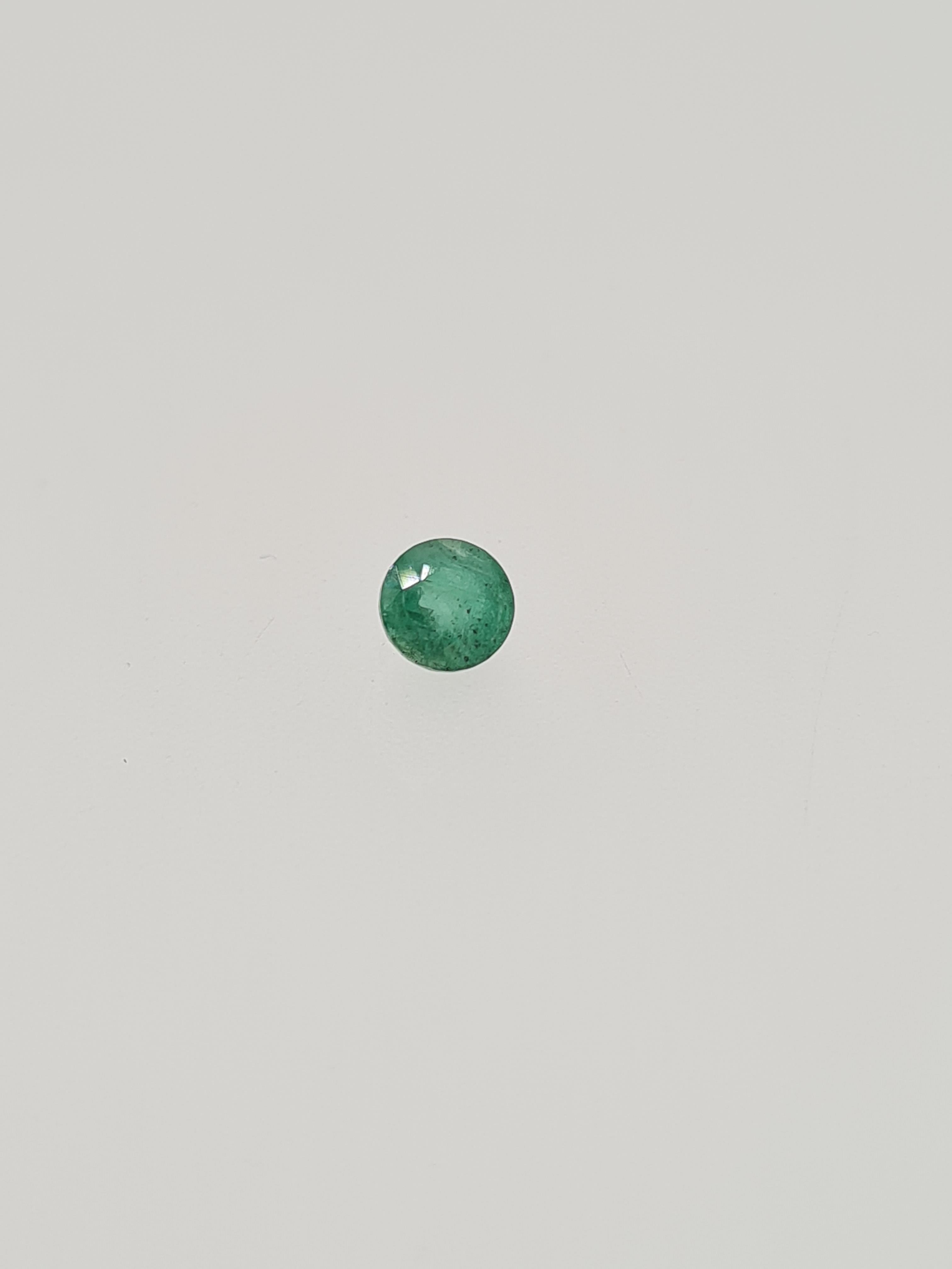 Emarald round cut gem stone - Image 2 of 4
