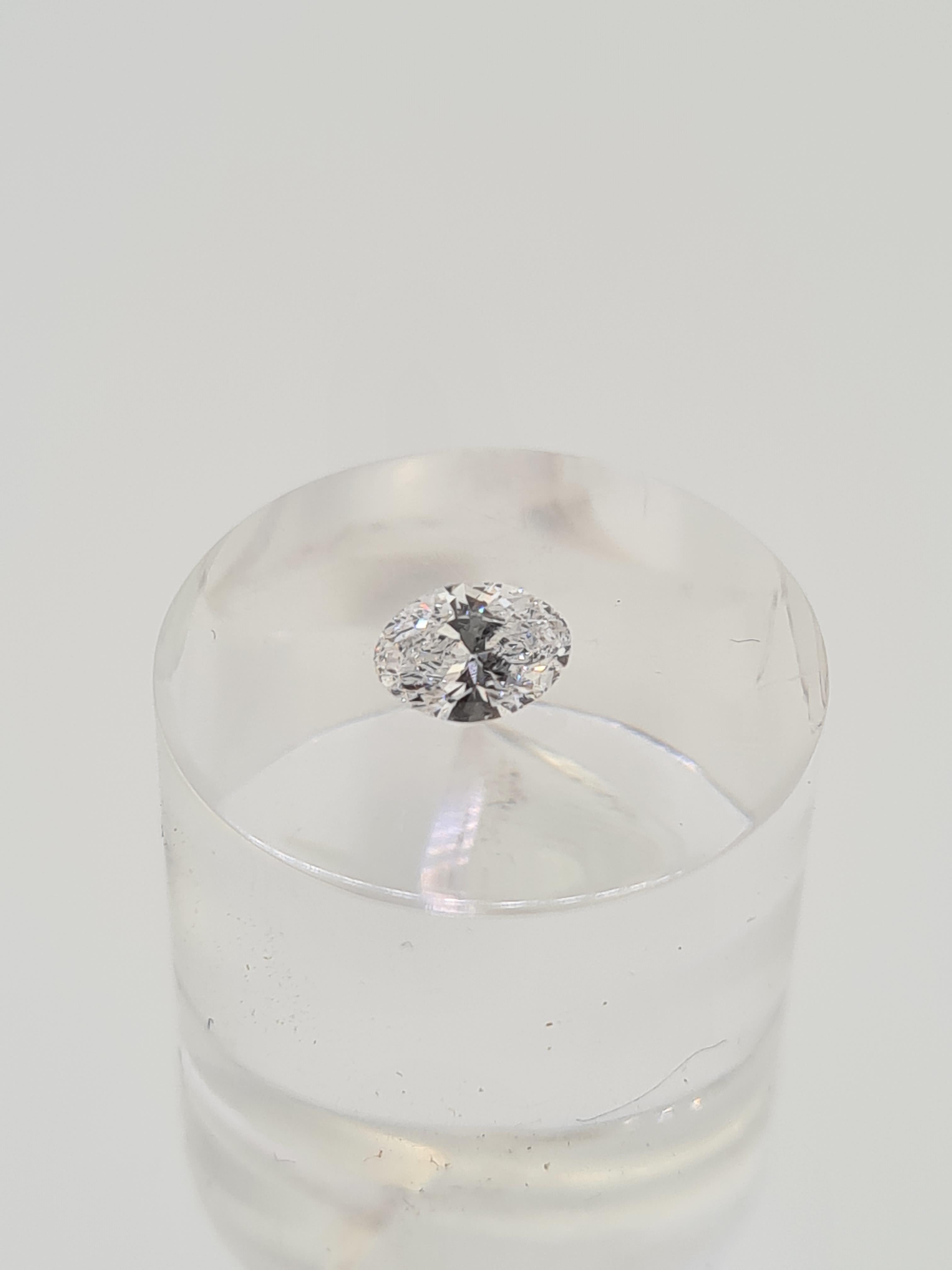 Oval cut diamond