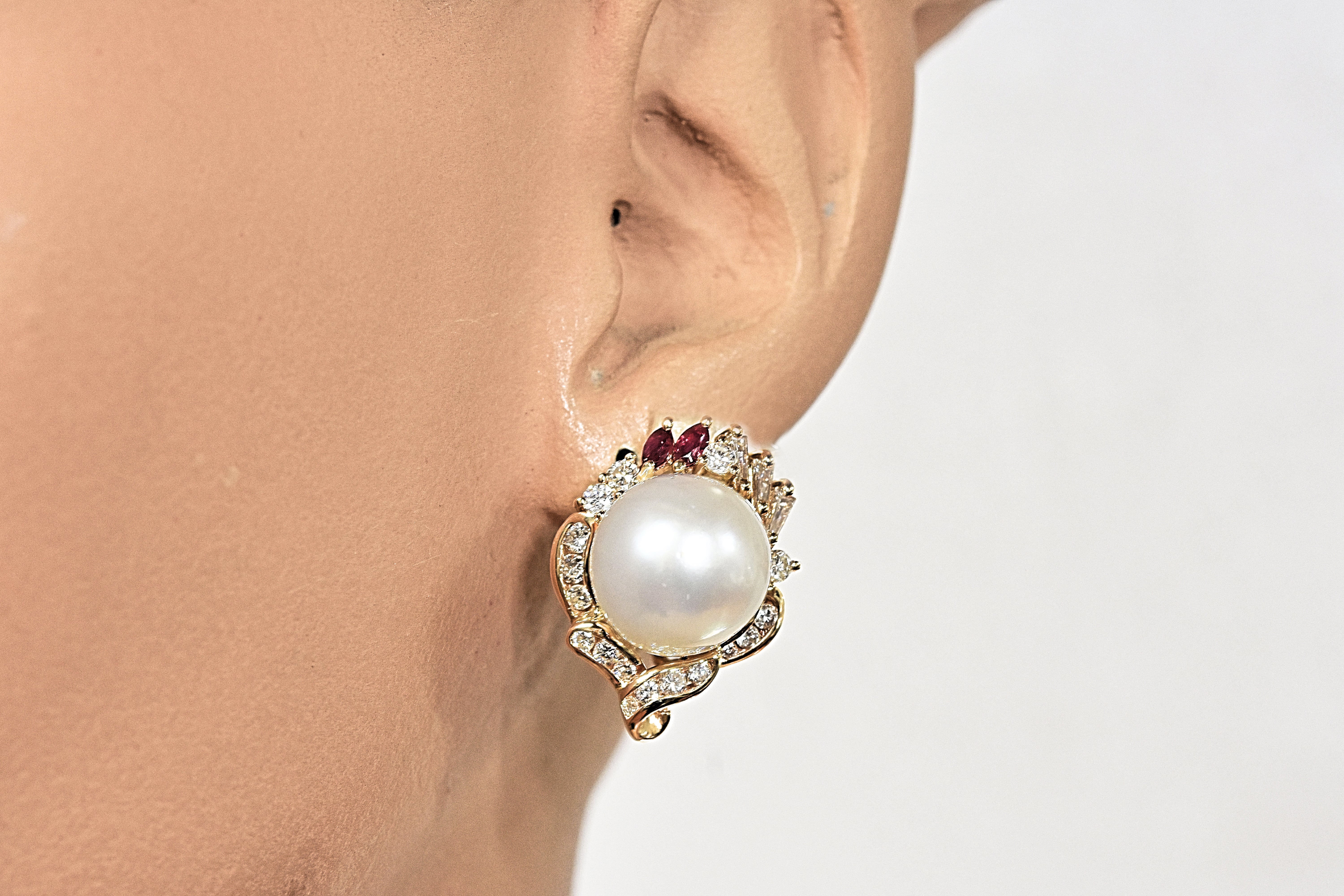 Earrings - 2.33 ct Diamonds - 13.40 mm South Sea Pearl, Rubies - Image 5 of 6