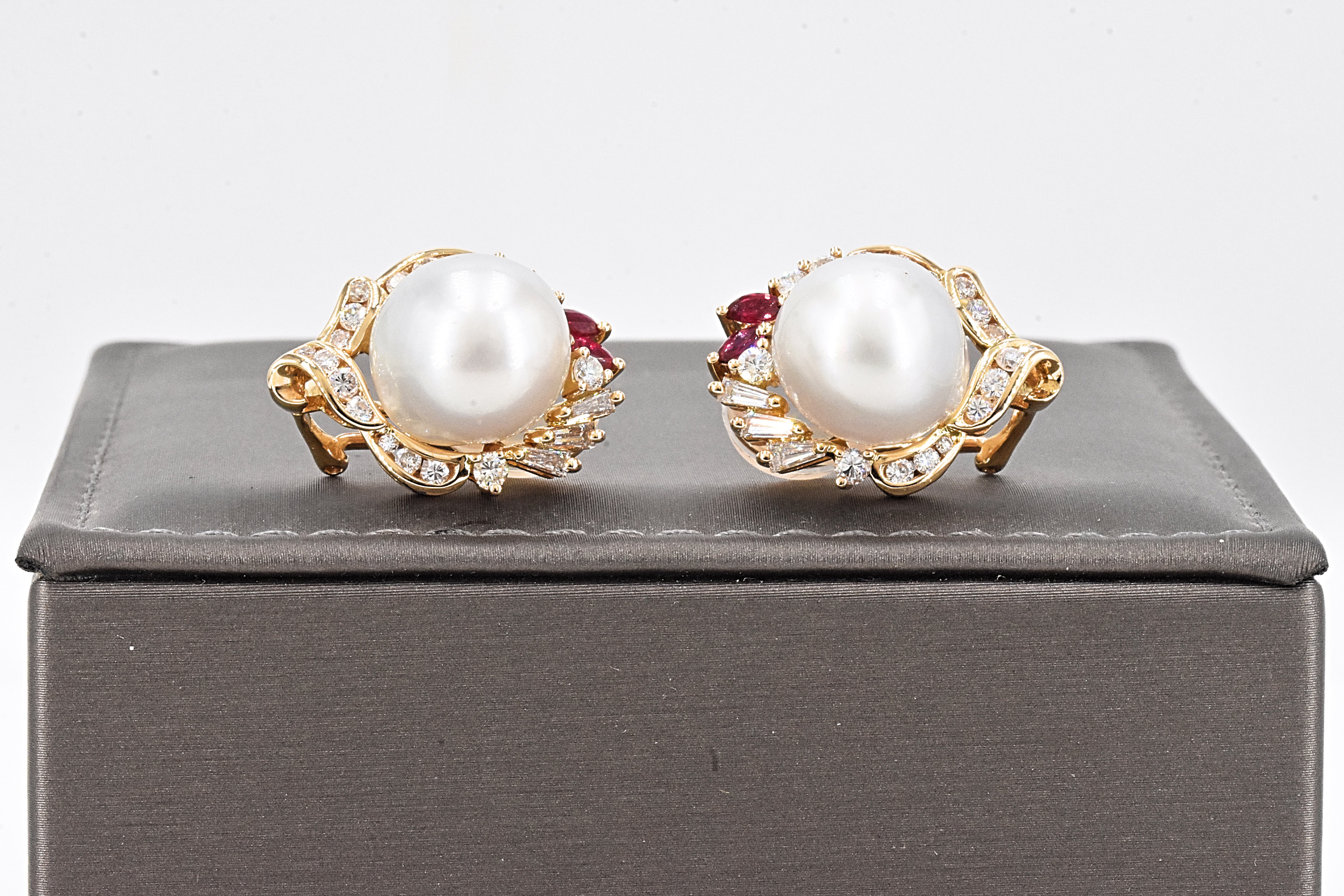 Earrings - 2.33 ct Diamonds - 13.40 mm South Sea Pearl, Rubies - Image 6 of 6
