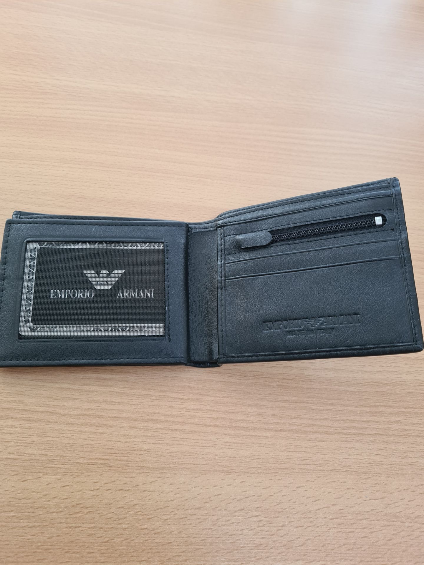 Emporio Armani Men's Leather Wallet - New With Box - Image 3 of 8