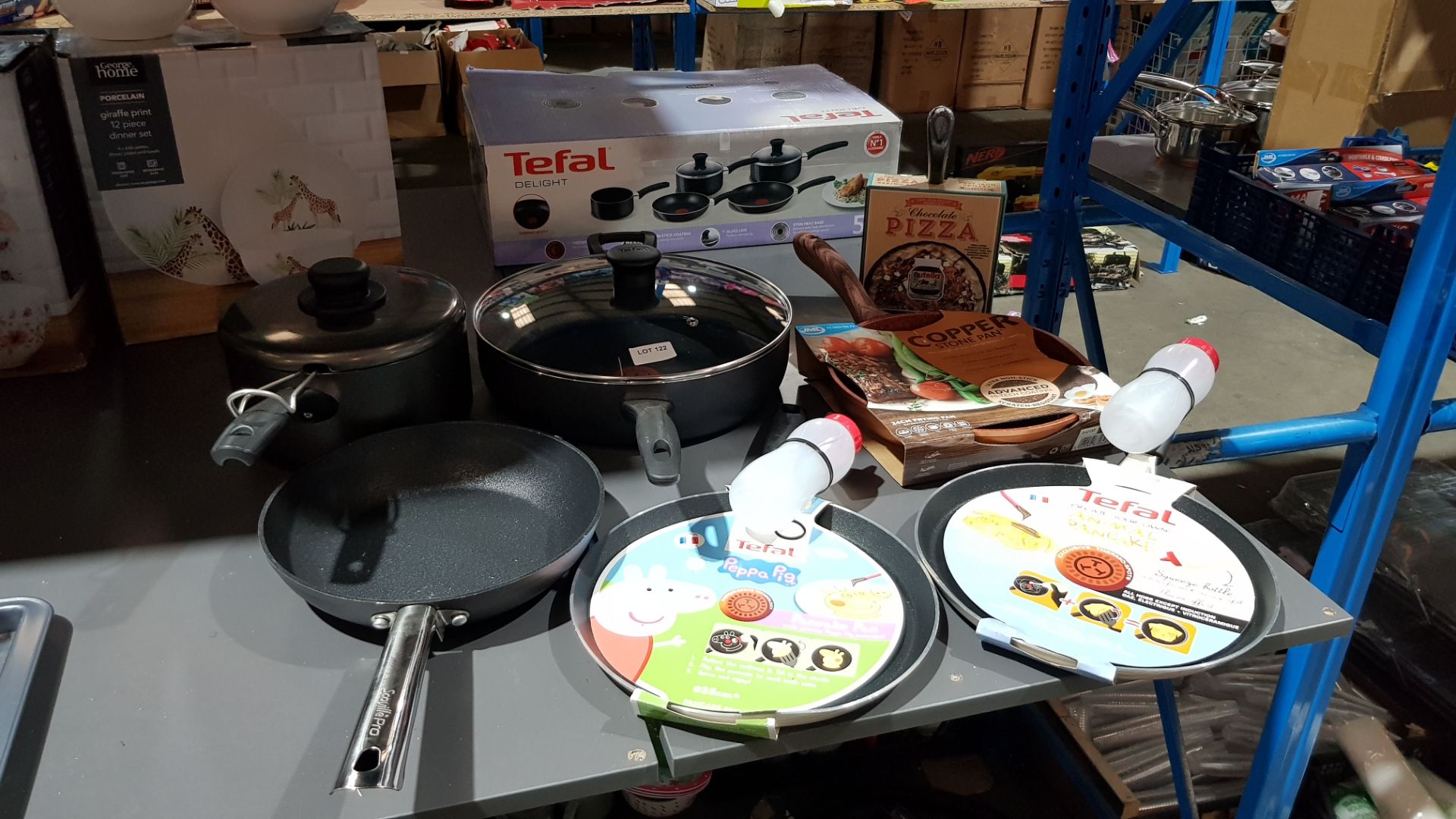 (R2E) Kitchen. 7 Items. To Include 2 X Tefal Pancake Frying Pans, 1 X Tefal Large Deep Frying Pan.