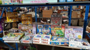 (R3C) Toys. 17 X Mixed Board / Games To Include Get Ready Sketch Off, 10 Game Set, Dinosaur Operati