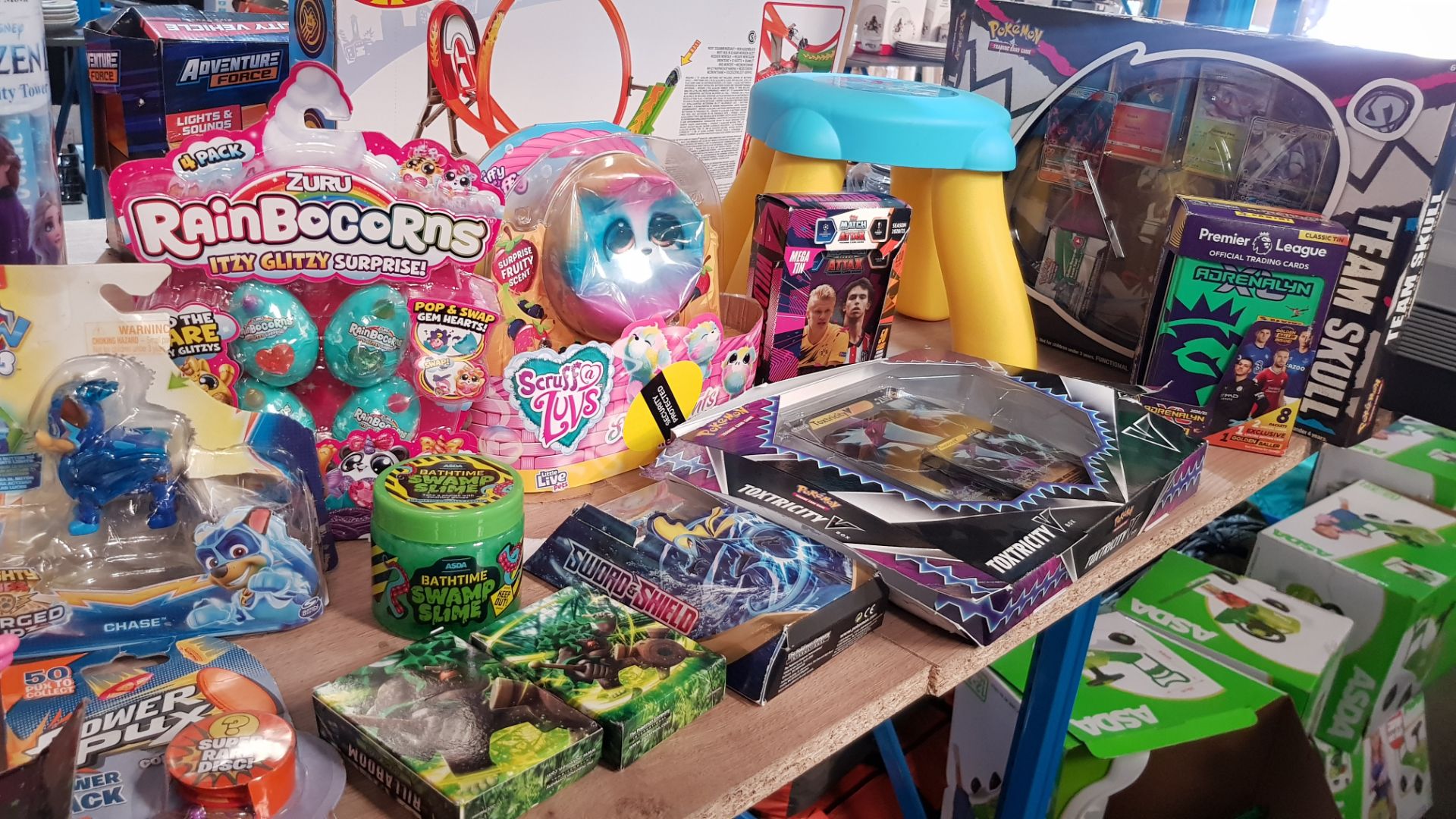 (R3L) Toys. Contents Of Shelf. Approx. 30 Items. To Include 2 X Pop Marvel, Pokémon Trading Cards - Image 4 of 4