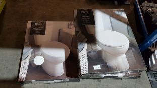 (R1L) Bathroom. 5 Items. 4 X Wooden Toilet Seat & 1 X Anti Bacterial Toilet Seat