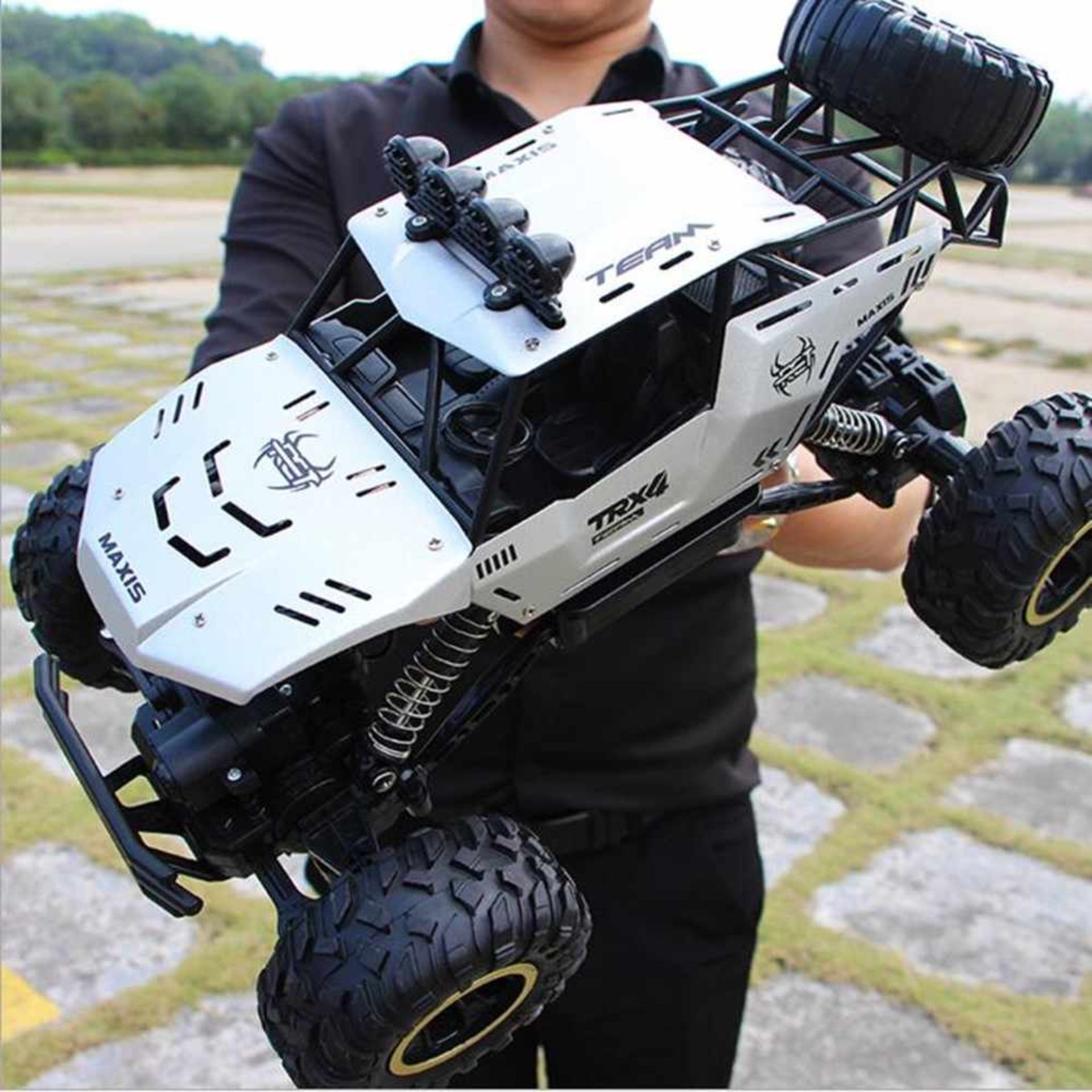 Brand New Large Remote control 4x4 vehicle