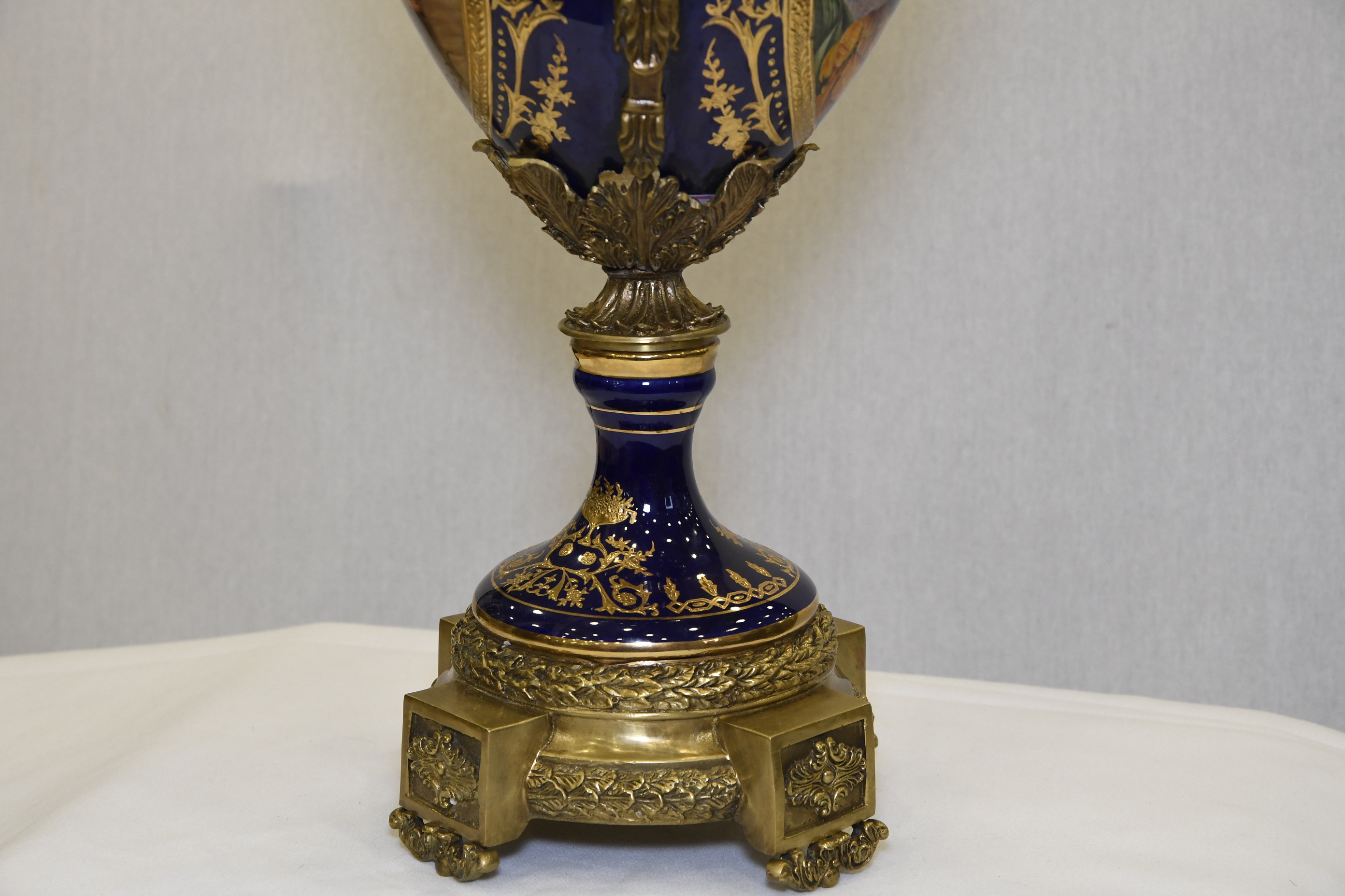 Trophy Vase - Image 9 of 11