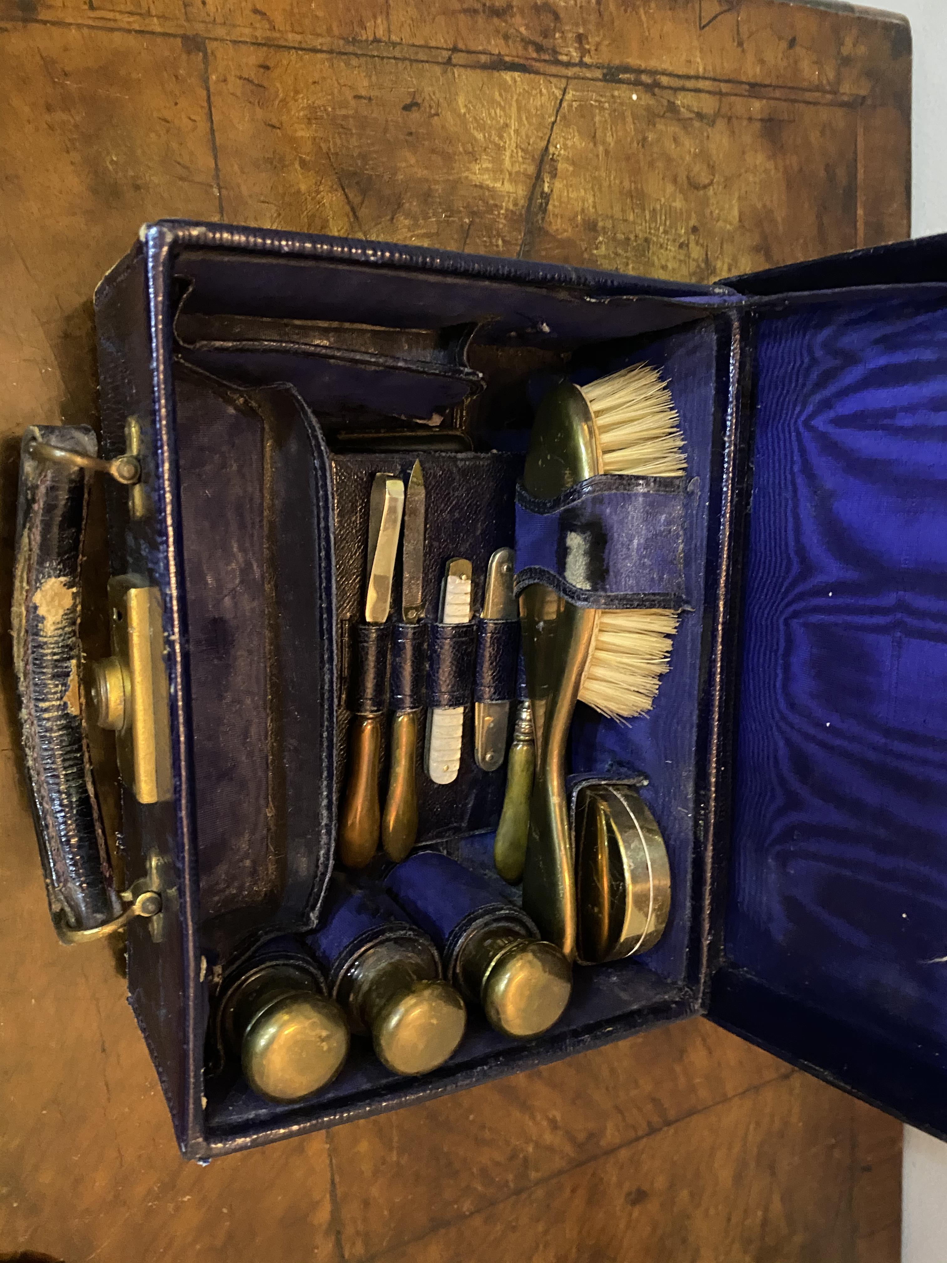 Edwardian blue leather vanity case - Image 8 of 8